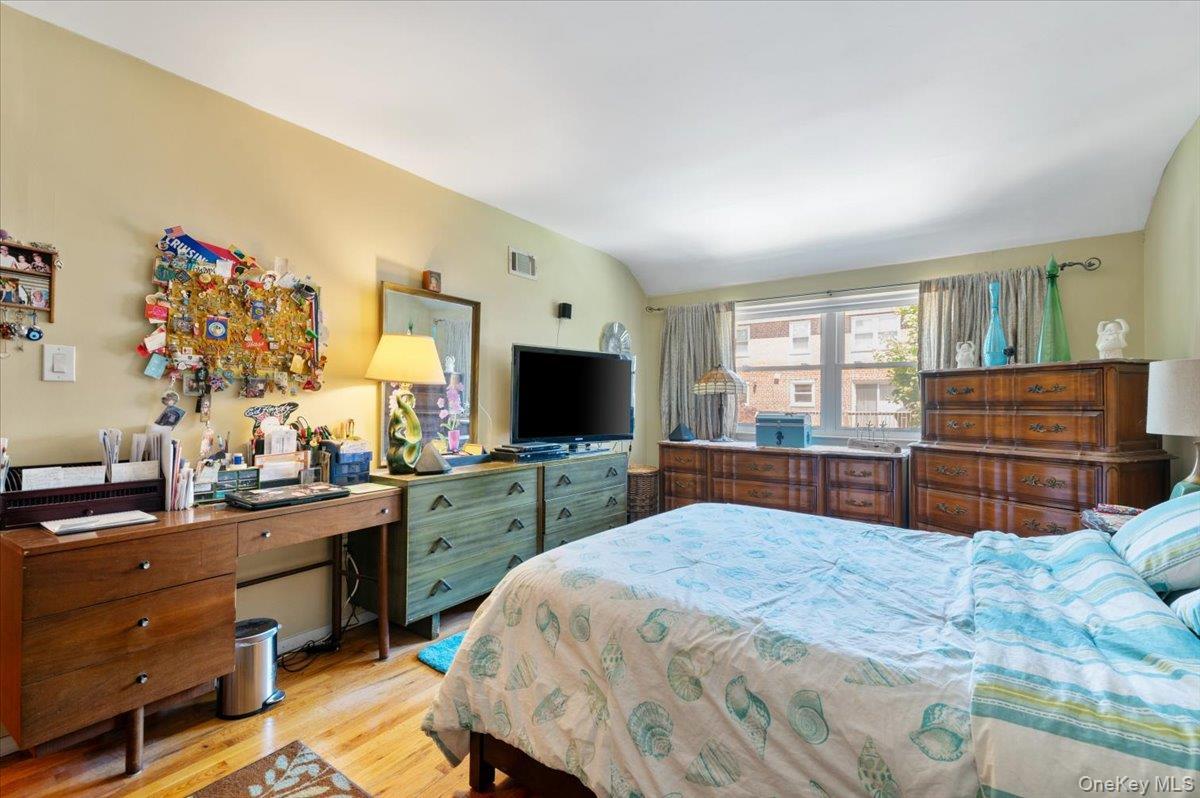 Single Family 65th Queens, NY 11362, MLS-000036-17
