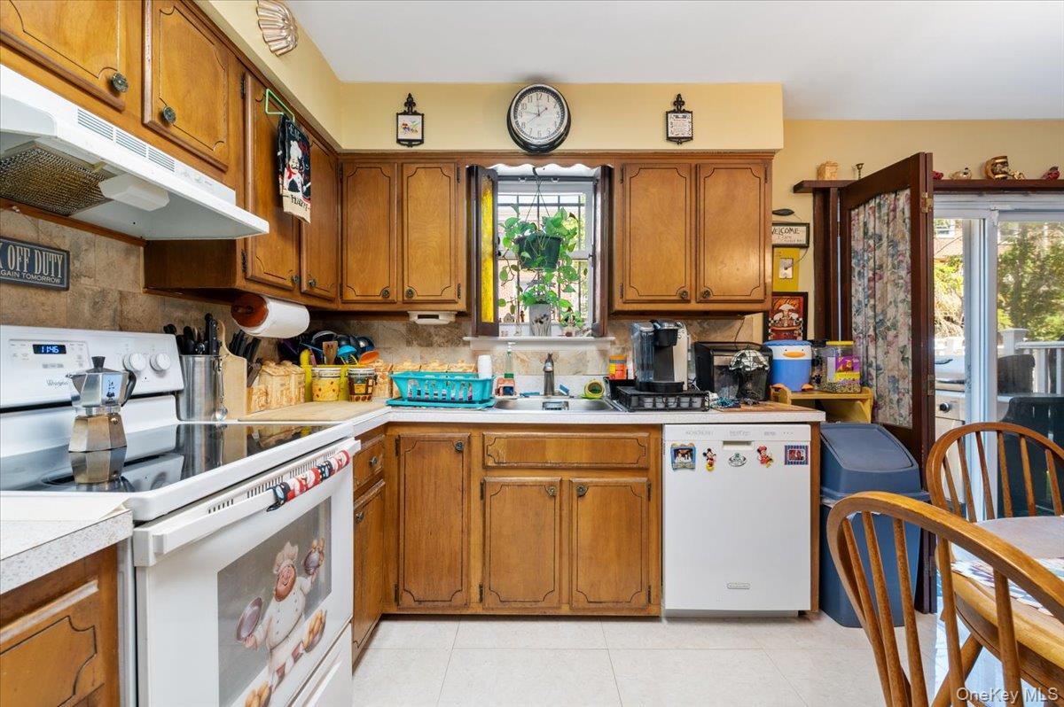 Single Family 65th Queens, NY 11362, MLS-000036-7