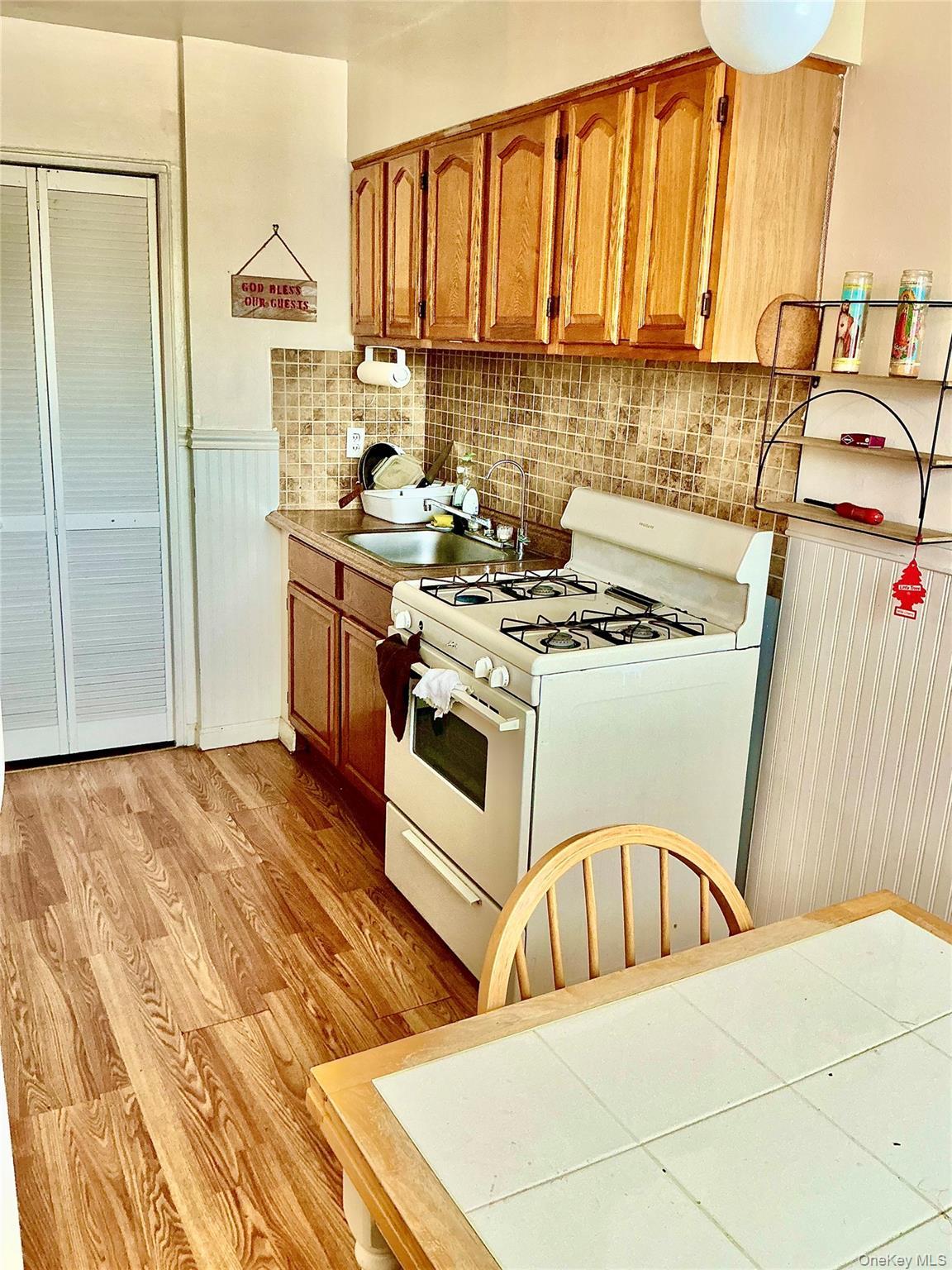 Single Family 48 Queens, NY 11364, MLS-000118-3