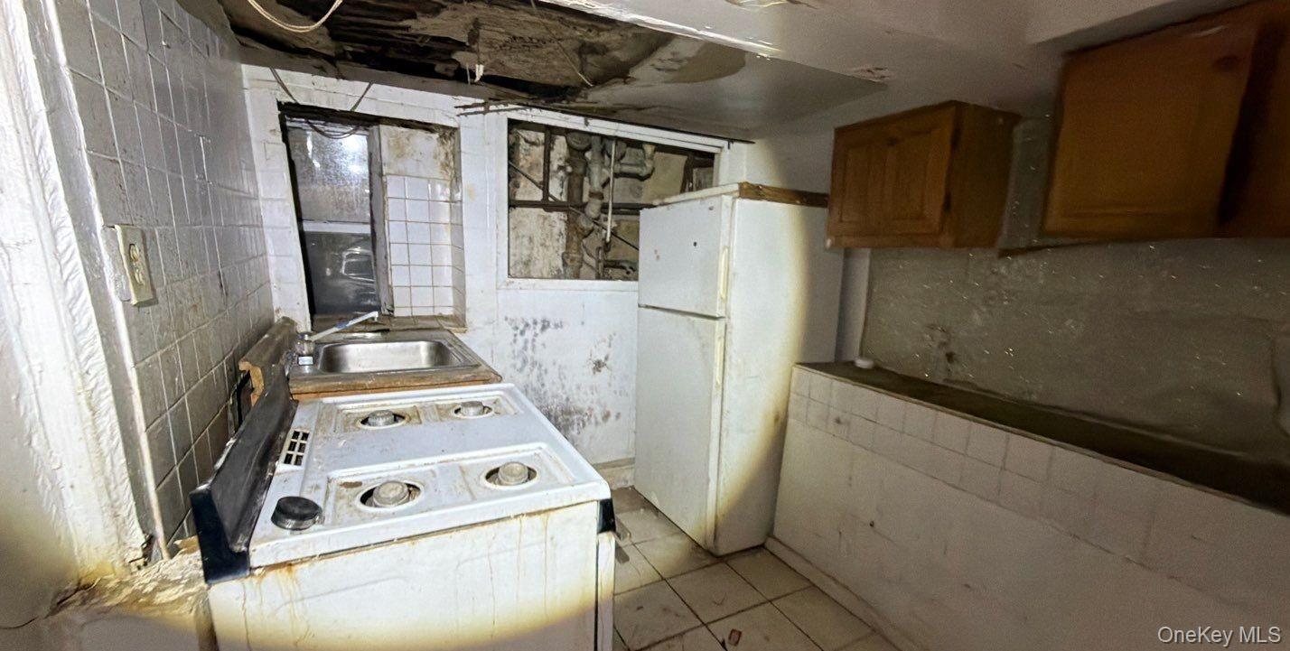 Single Family Jackie Robinson Brooklyn, NY 11207, MLS-000164-8