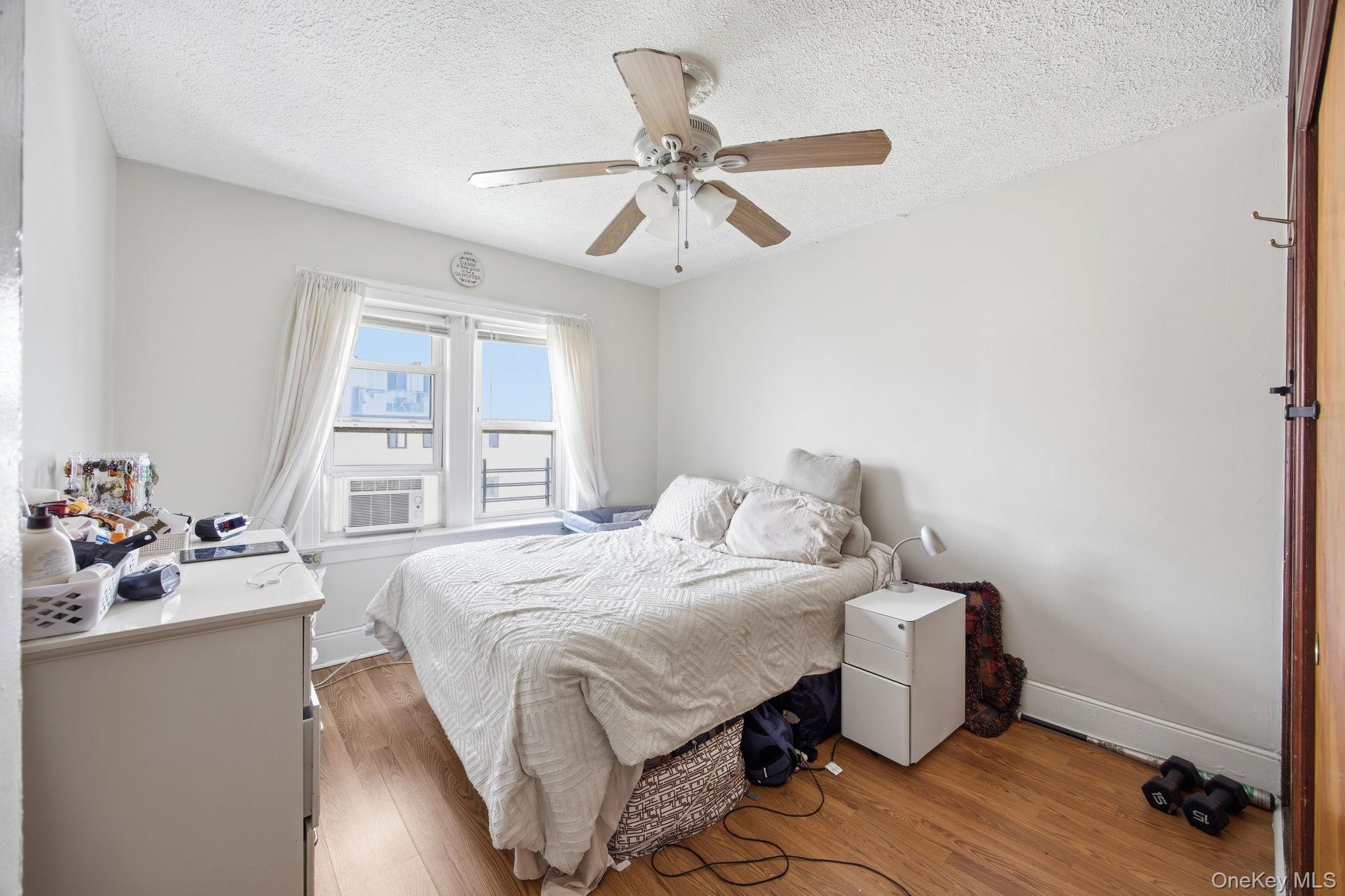 Single Family 33rd Avenue Queens, NY 11106, MLS-1000194-17