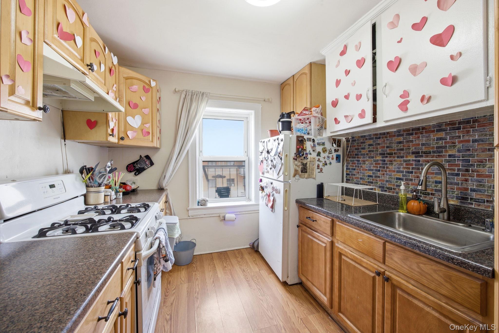 Single Family 33rd Avenue Queens, NY 11106, MLS-1000194-19