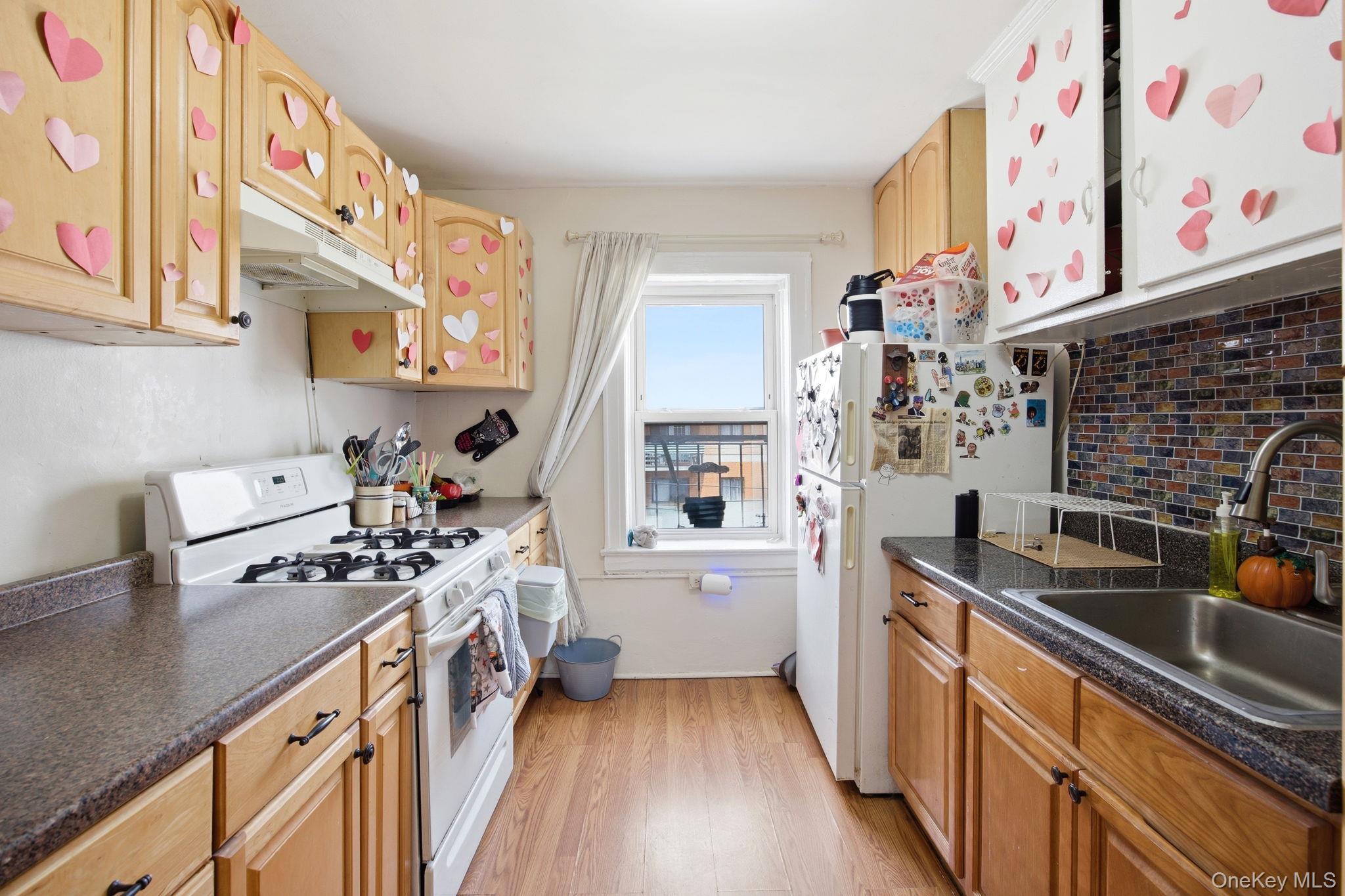 Single Family 33rd Avenue Queens, NY 11106, MLS-1000194-20