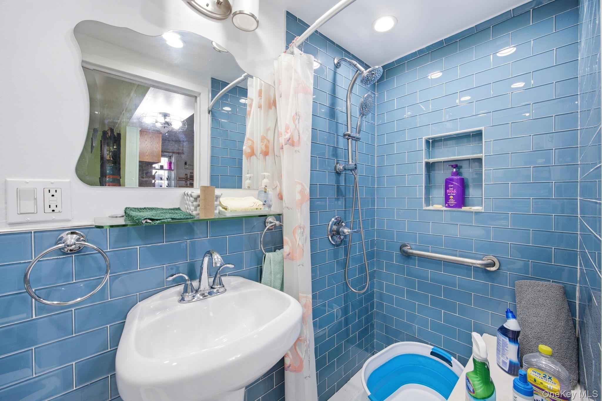 Single Family 33rd Avenue Queens, NY 11106, MLS-1000194-22