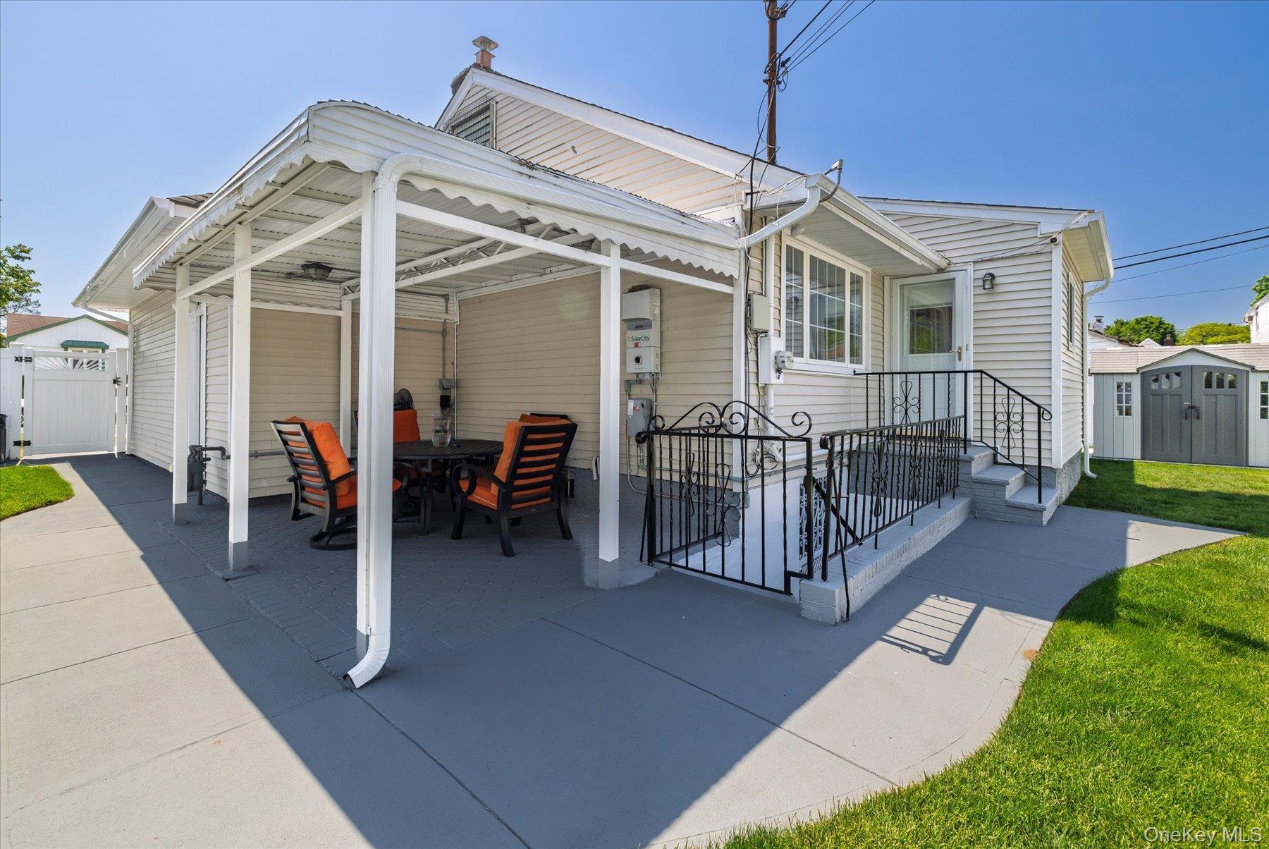Single Family Lorentz Street  Nassau County, NY 11003, MLS-1000197-21