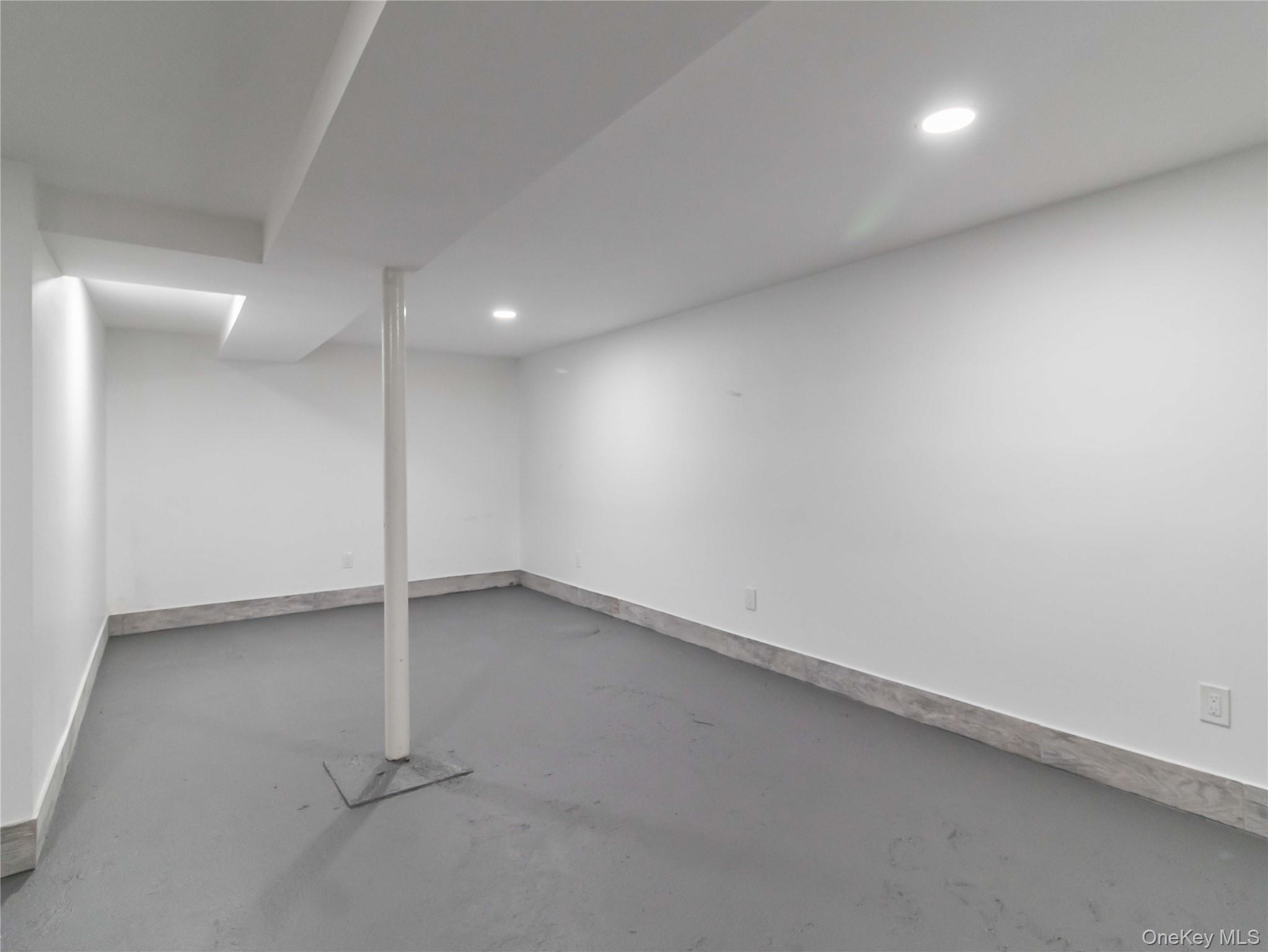 Single Family 48th Queens, NY 11105, MLS-1000215-19