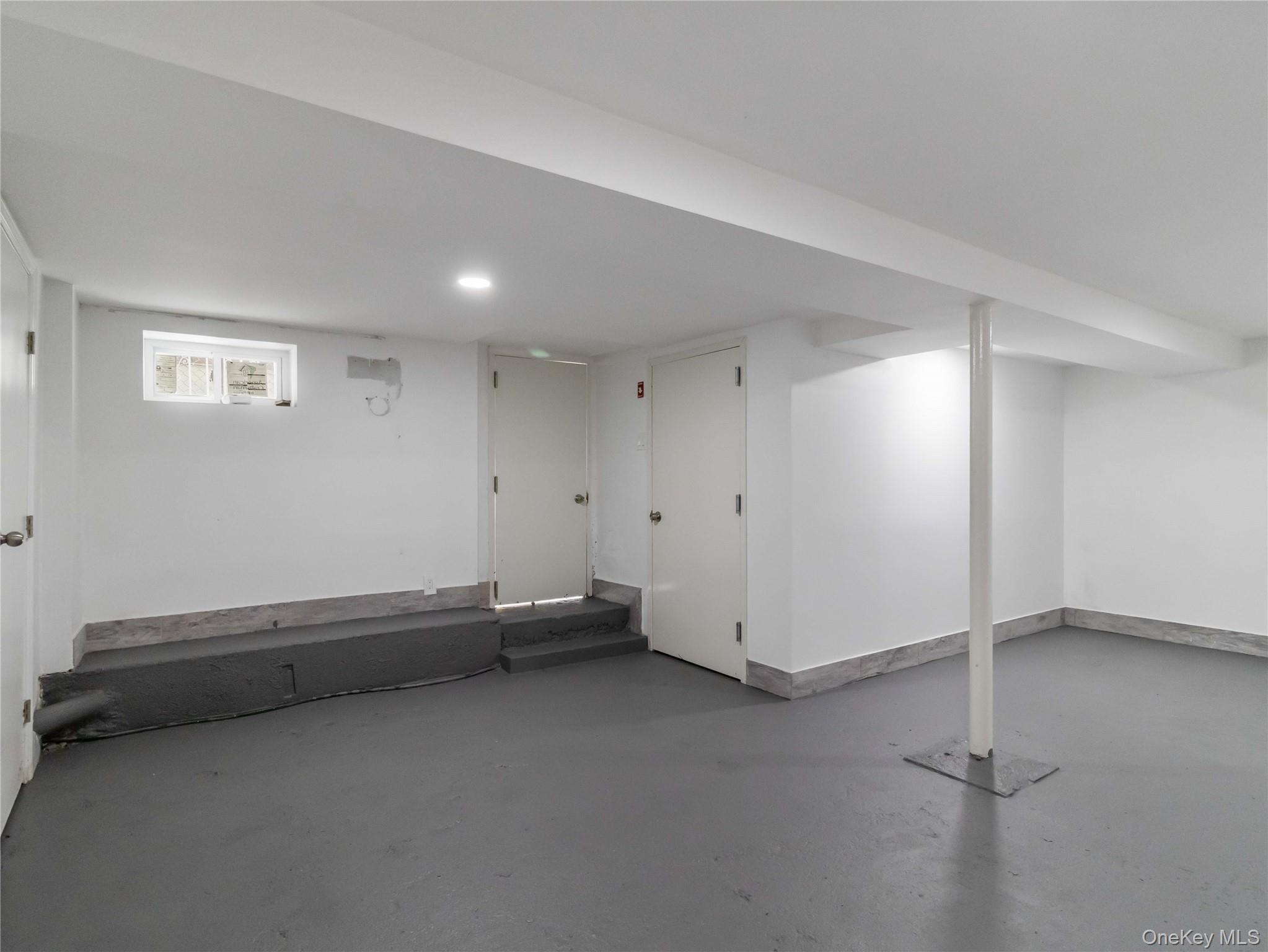 Single Family 48th Queens, NY 11105, MLS-1000215-20