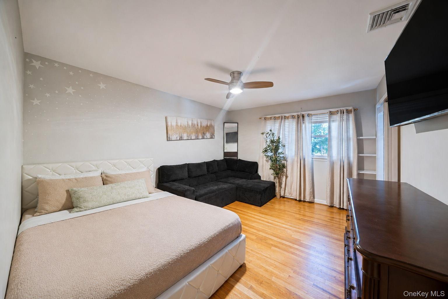 Single Family Crooked Hill Road Suffolk County, NY 11743, MLS-1000232-19