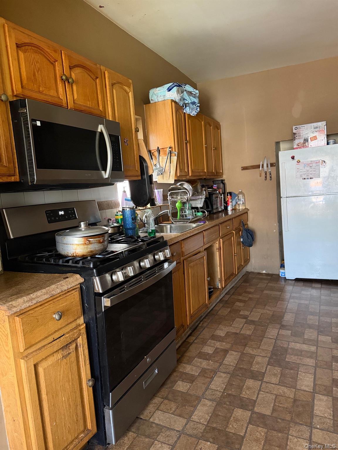 Single Family Saint Peters Bronx, NY 10461, MLS-1000291-10