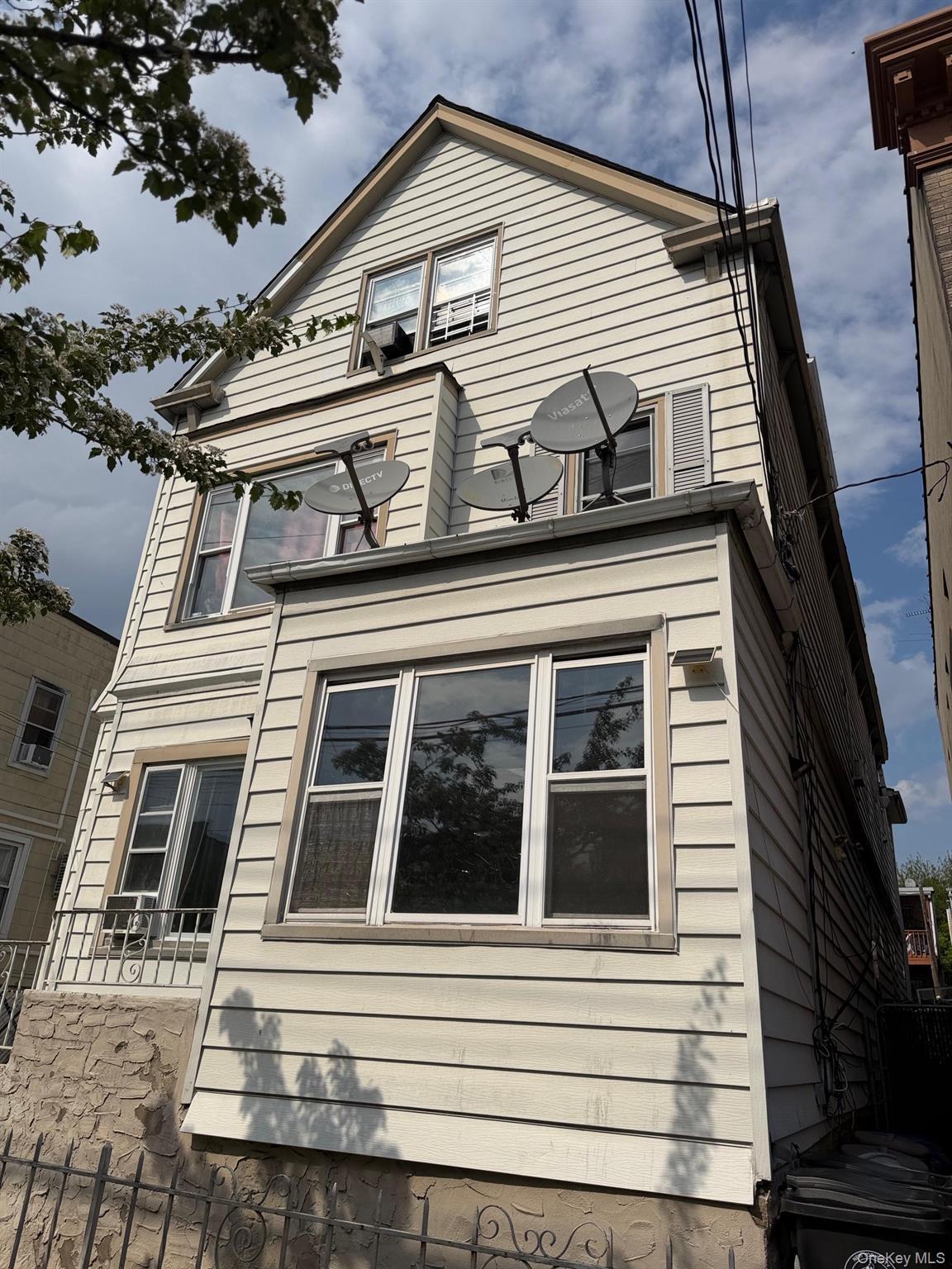 Single Family Saint Peters Bronx, NY 10461, MLS-1000291-2