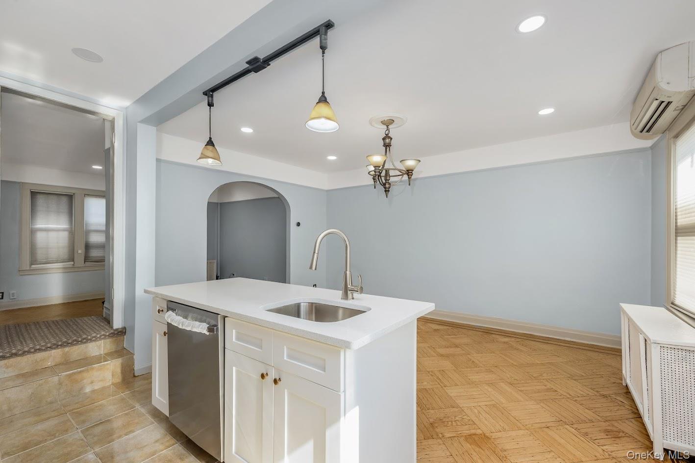 Single Family 198th  Queens, NY 11412, MLS-1000355-6