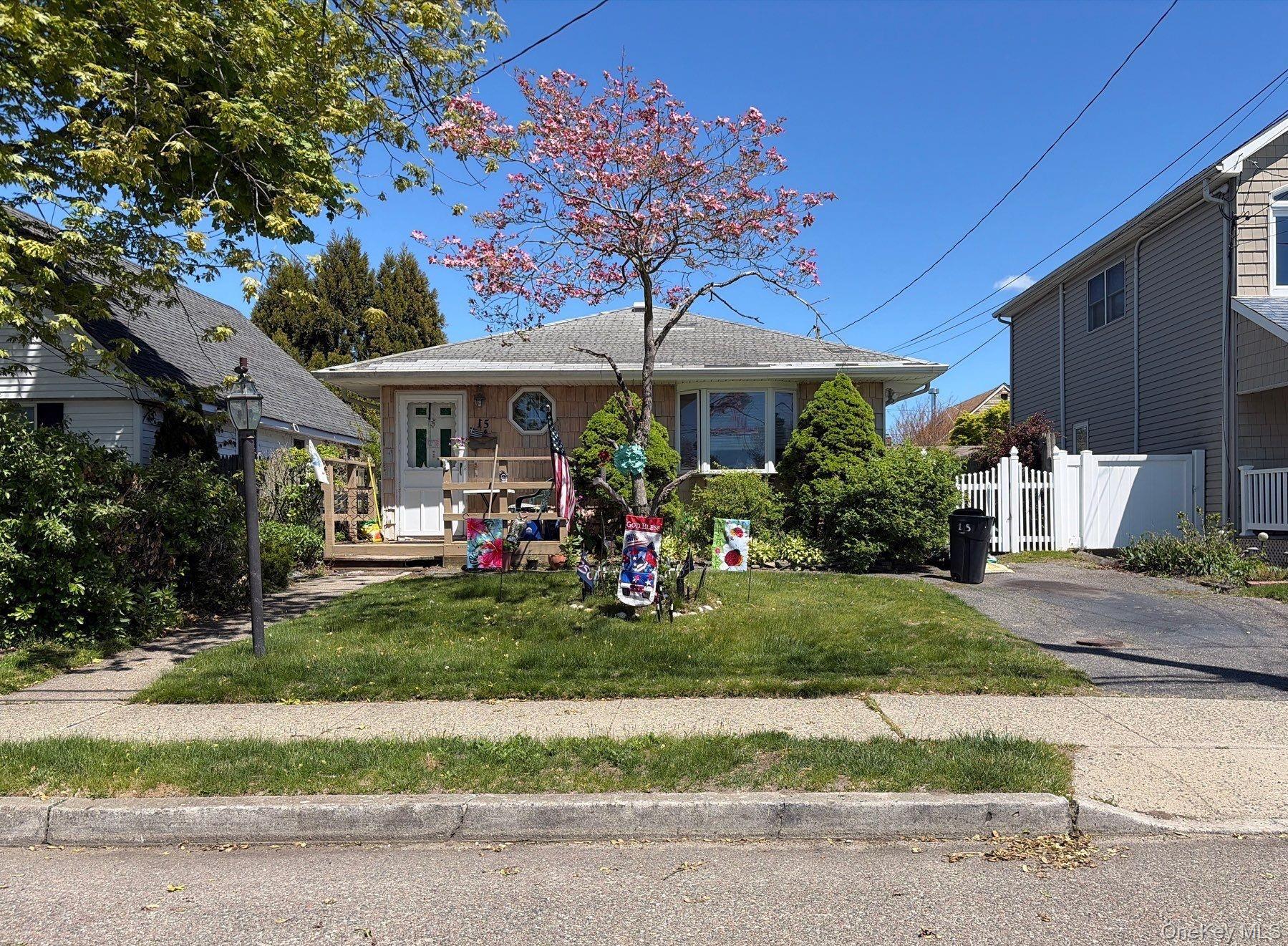 Single Family E Jackson Avenue Suffolk County, NY 11702, MLS-1000383-2