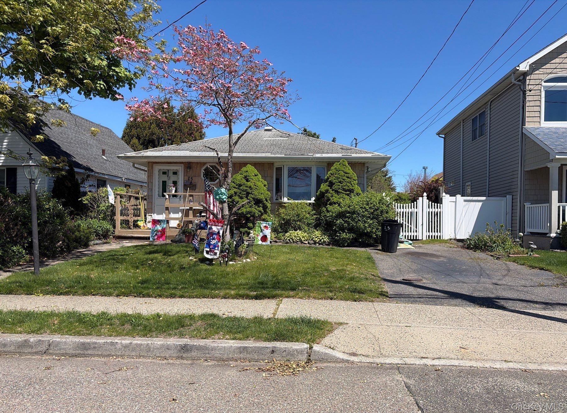 Single Family E Jackson Avenue Suffolk County, NY 11702, MLS-1000383-3