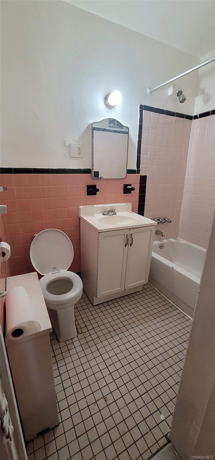 Single Family 62nd Drive  Queens, NY 11374, MLS-1000407-37