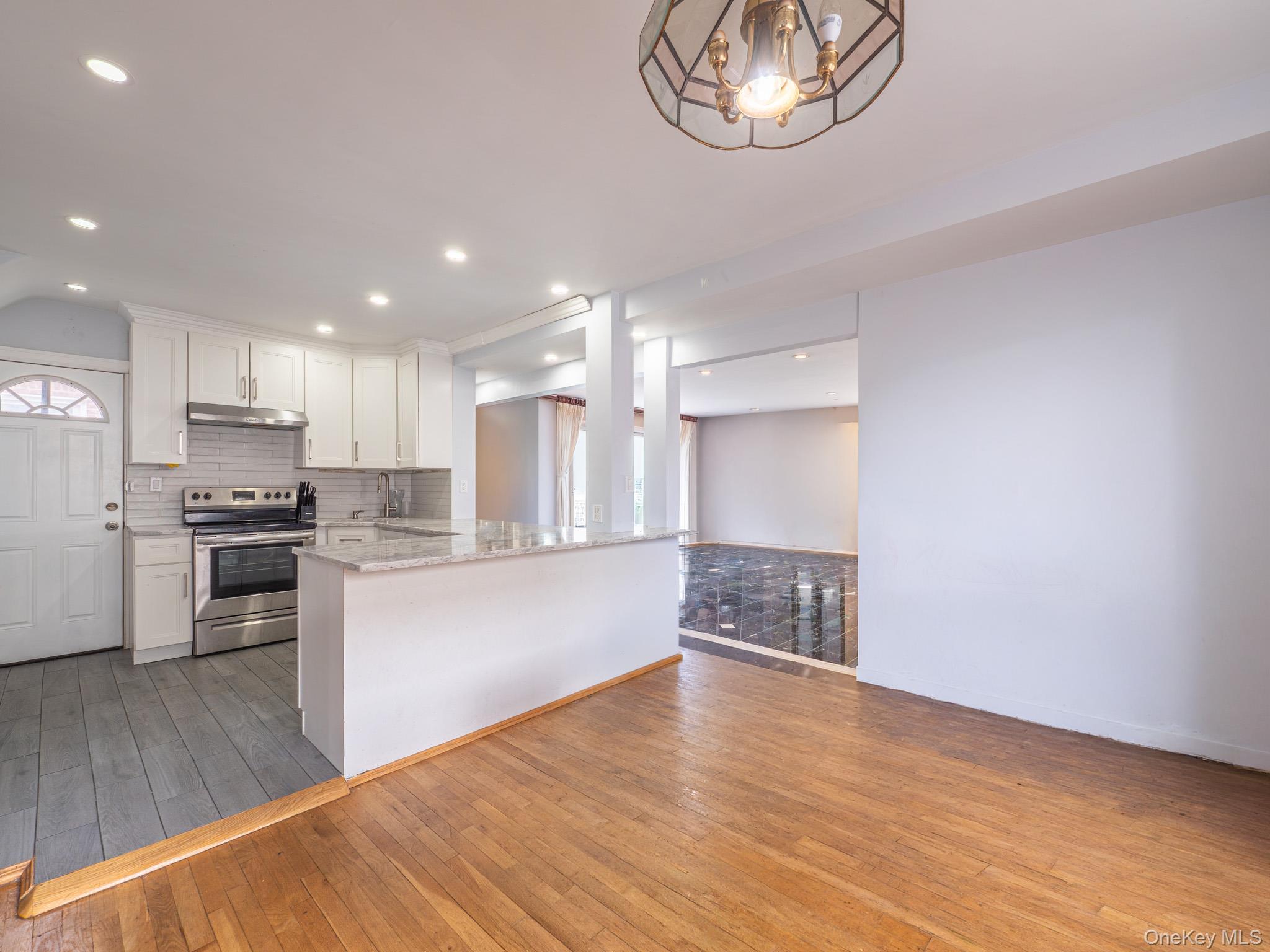 Single Family 180th Street Queens, NY 11366, MLS-1000409-10