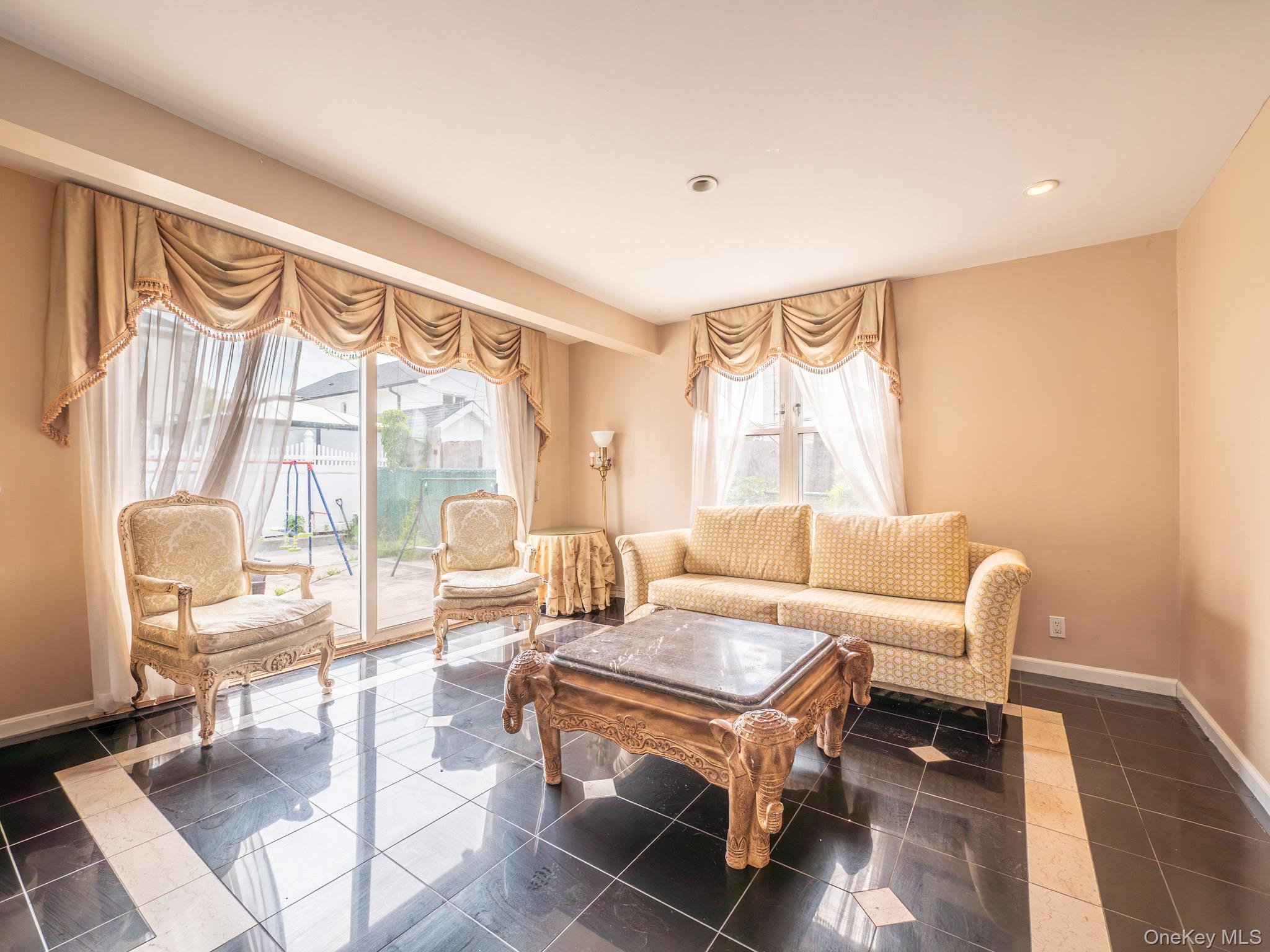 Single Family 180th Street Queens, NY 11366, MLS-1000409-16