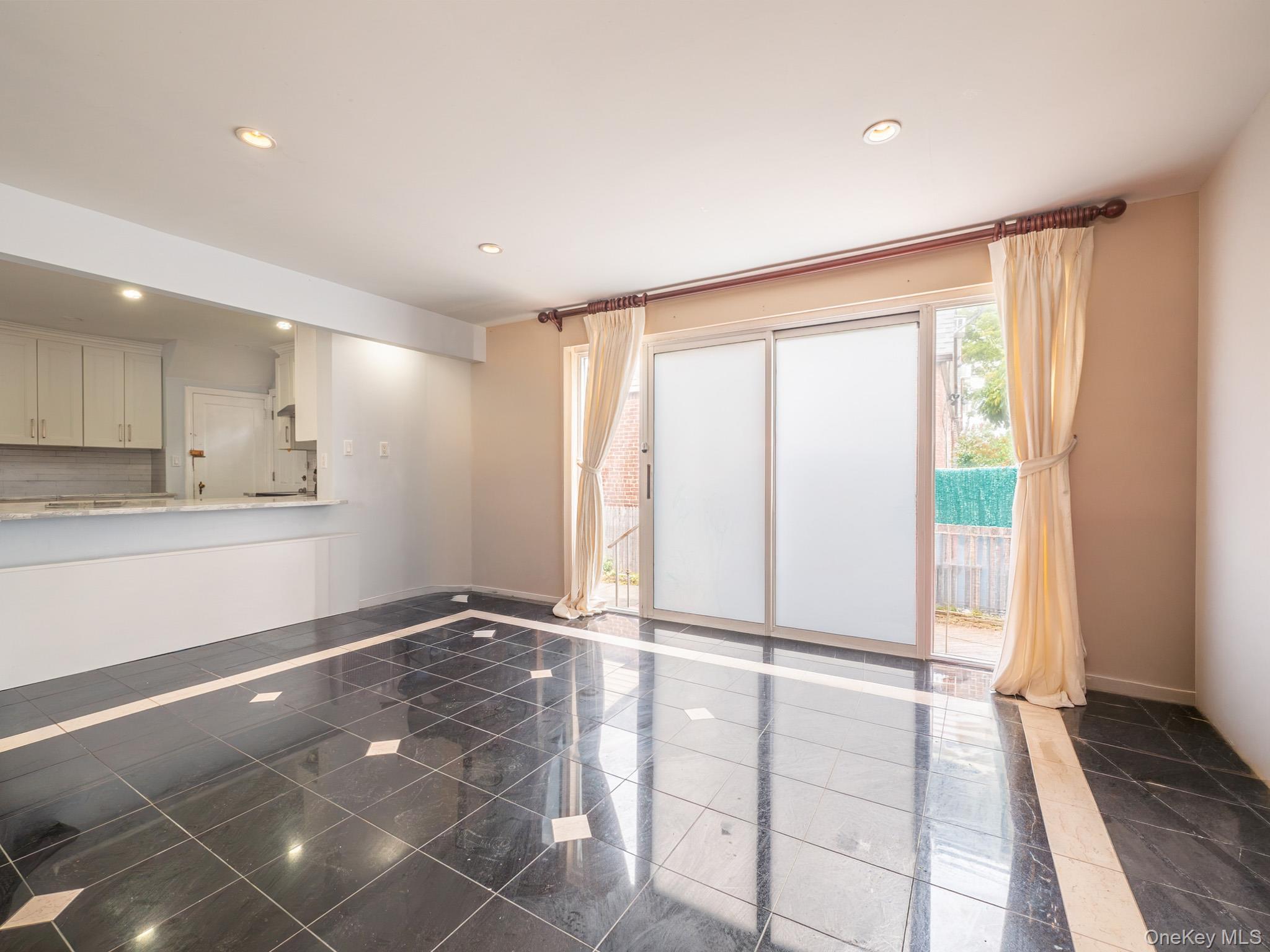 Single Family 180th Street Queens, NY 11366, MLS-1000409-18
