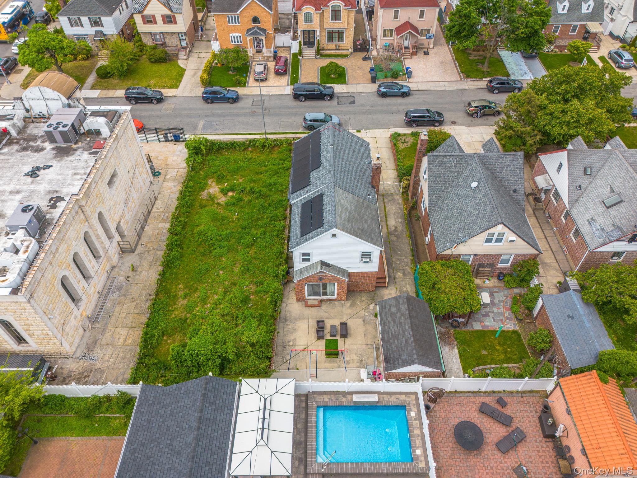 Single Family 180th Street Queens, NY 11366, MLS-1000409-2