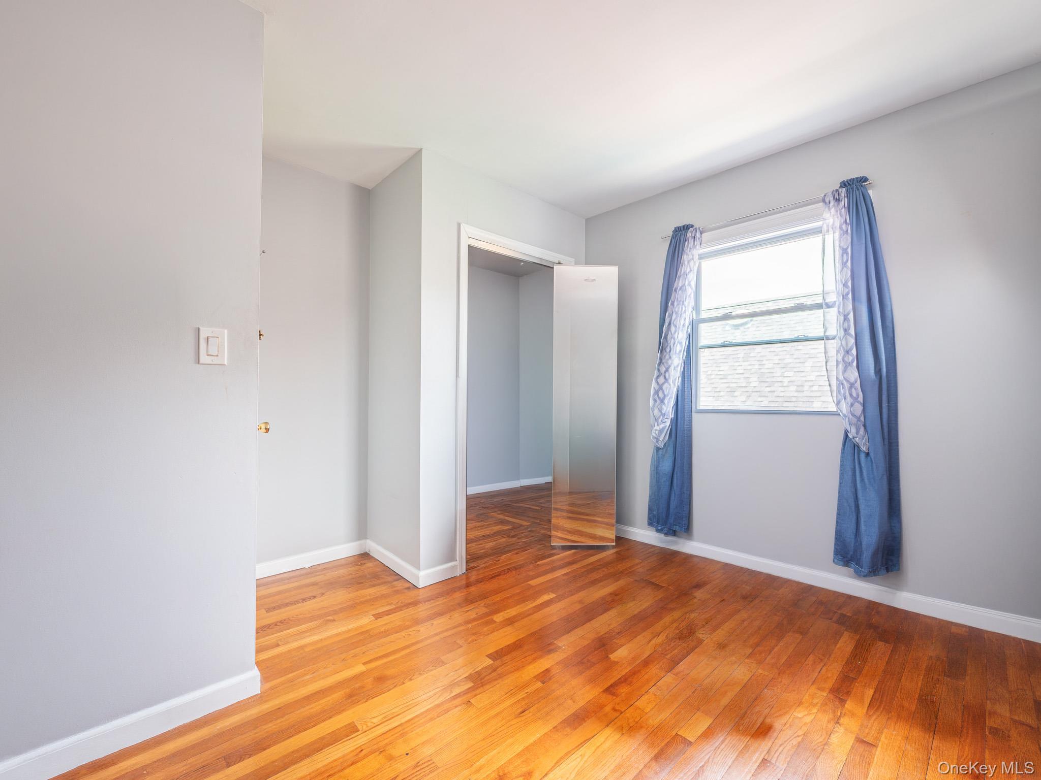 Single Family 180th Street Queens, NY 11366, MLS-1000409-23