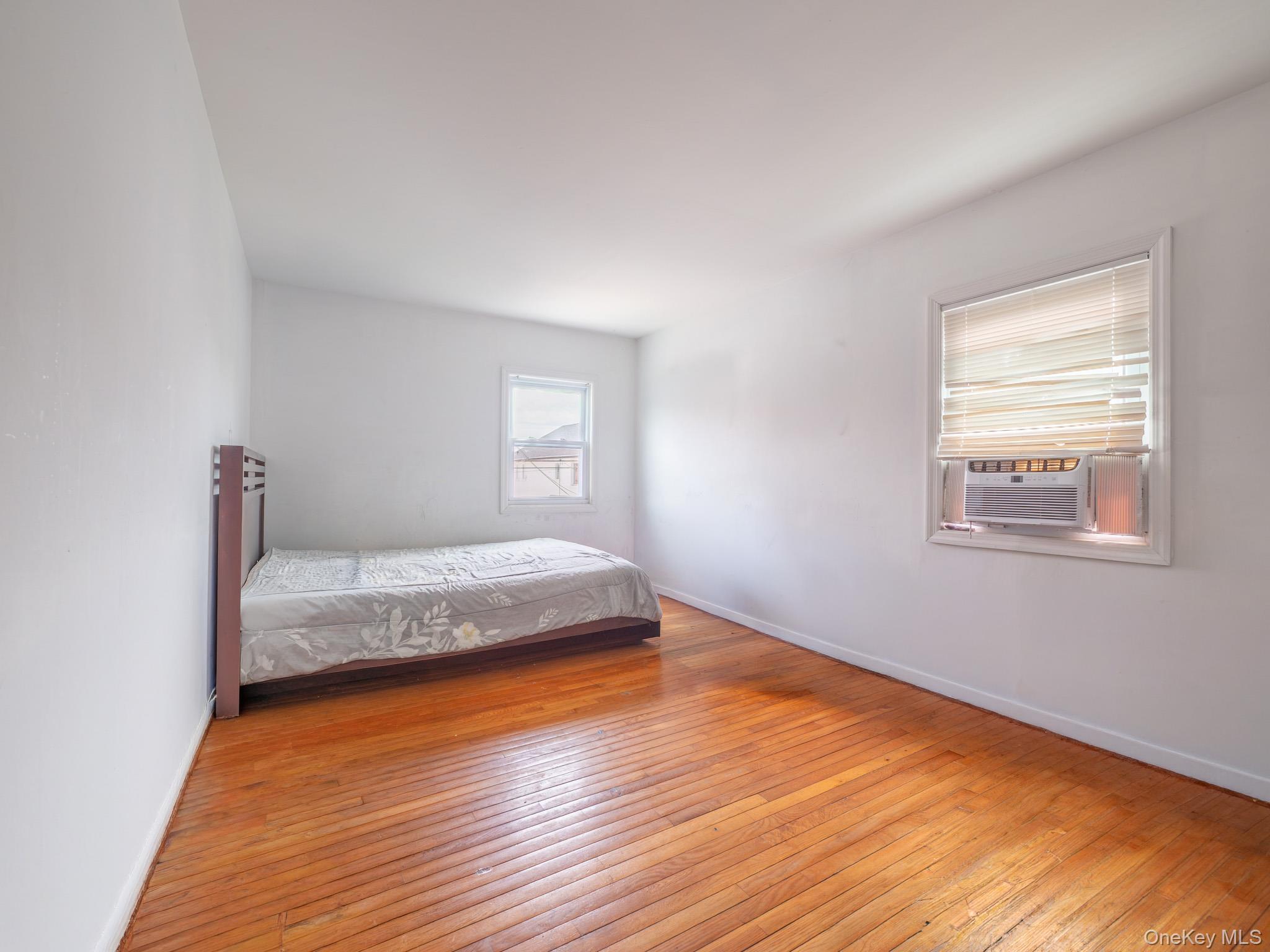 Single Family 180th Street Queens, NY 11366, MLS-1000409-24