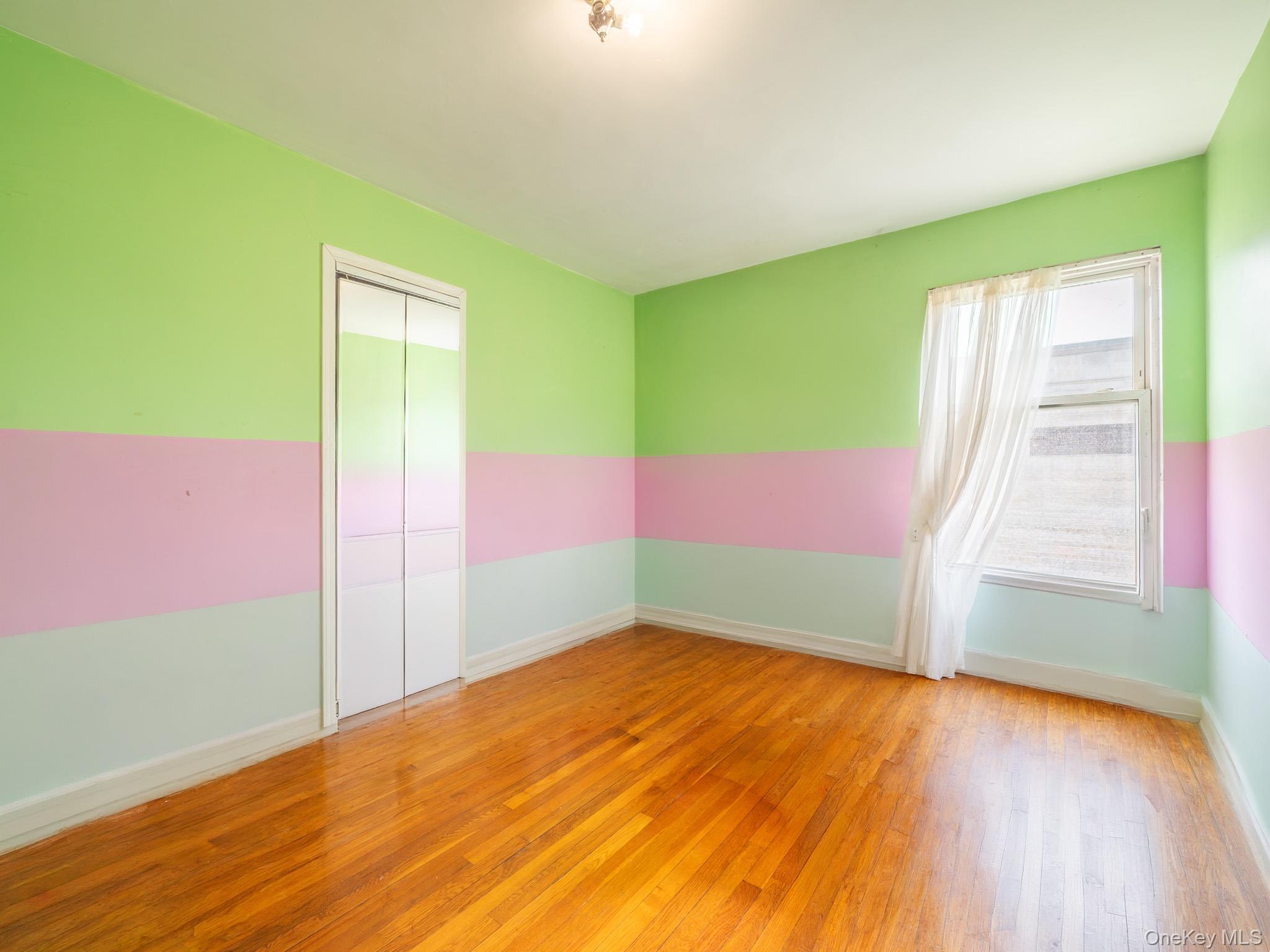 Single Family 180th Street Queens, NY 11366, MLS-1000409-25