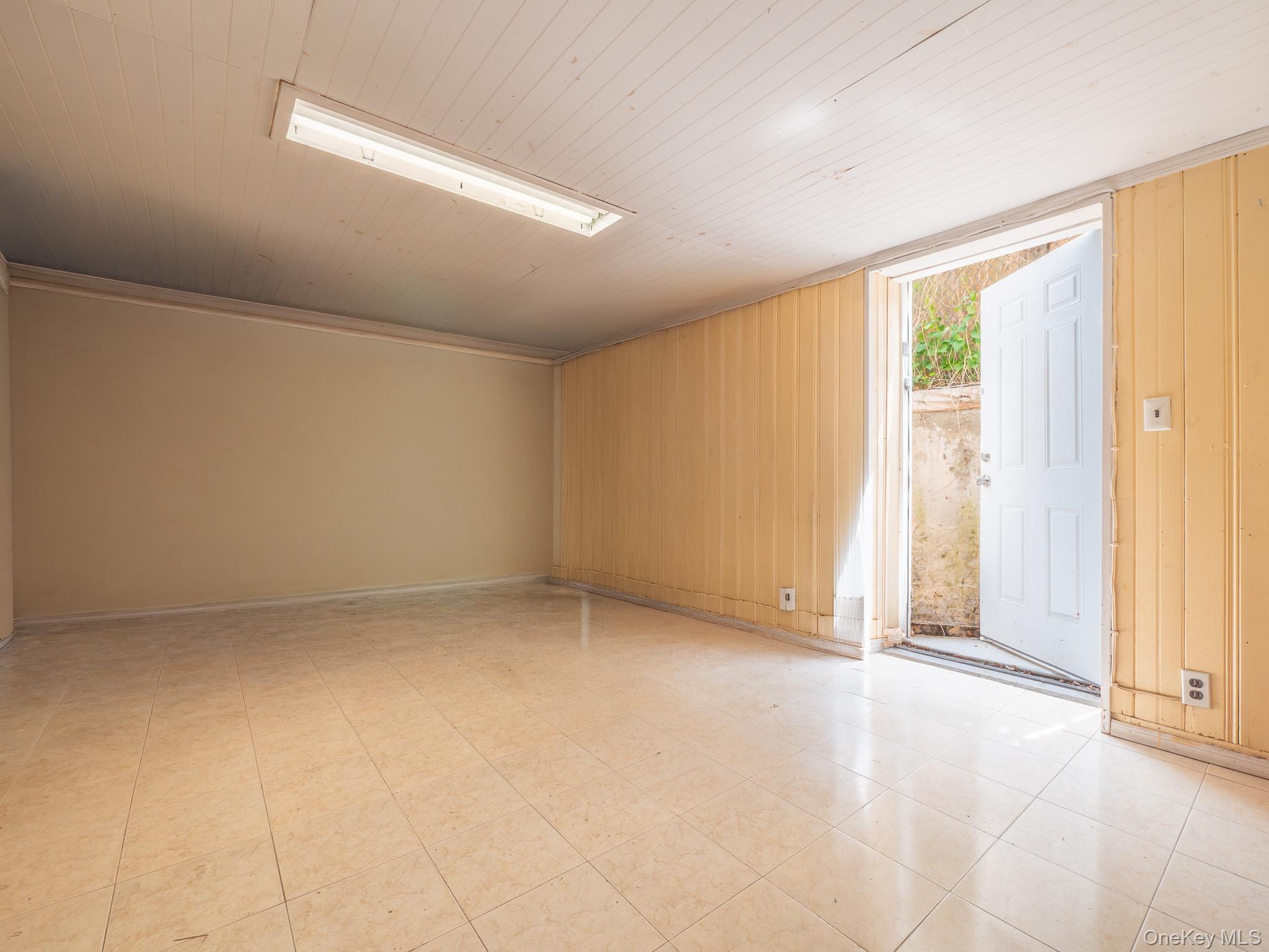 Single Family 180th Street Queens, NY 11366, MLS-1000409-32