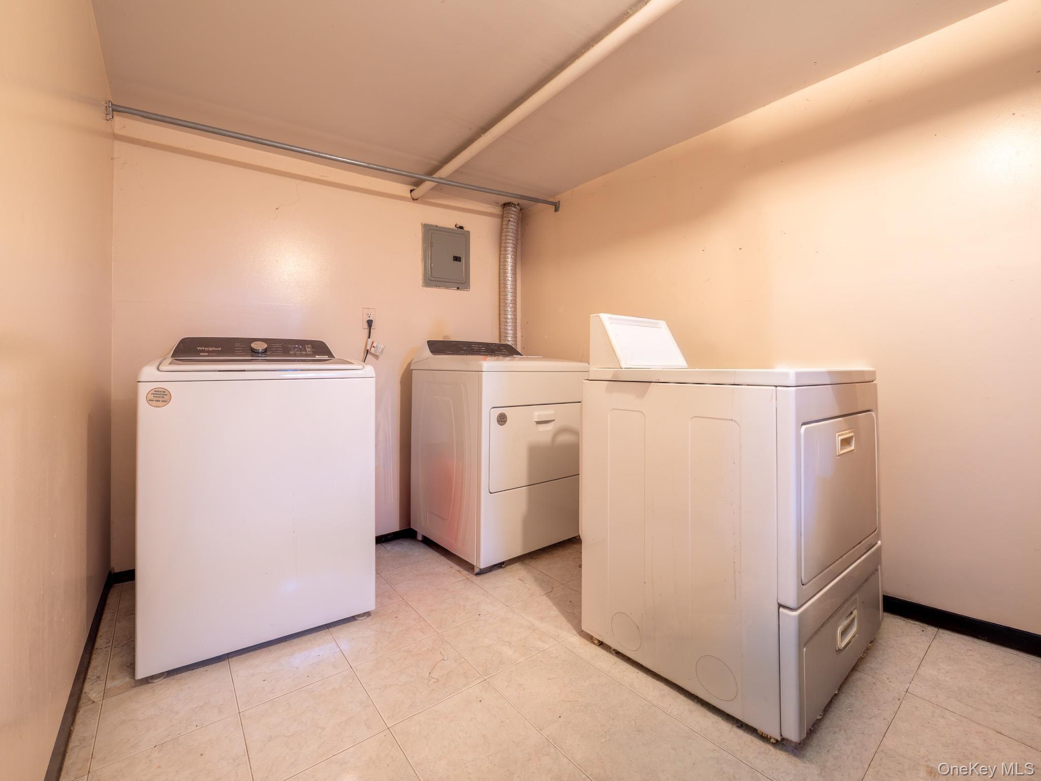 Single Family 180th Street Queens, NY 11366, MLS-1000409-33