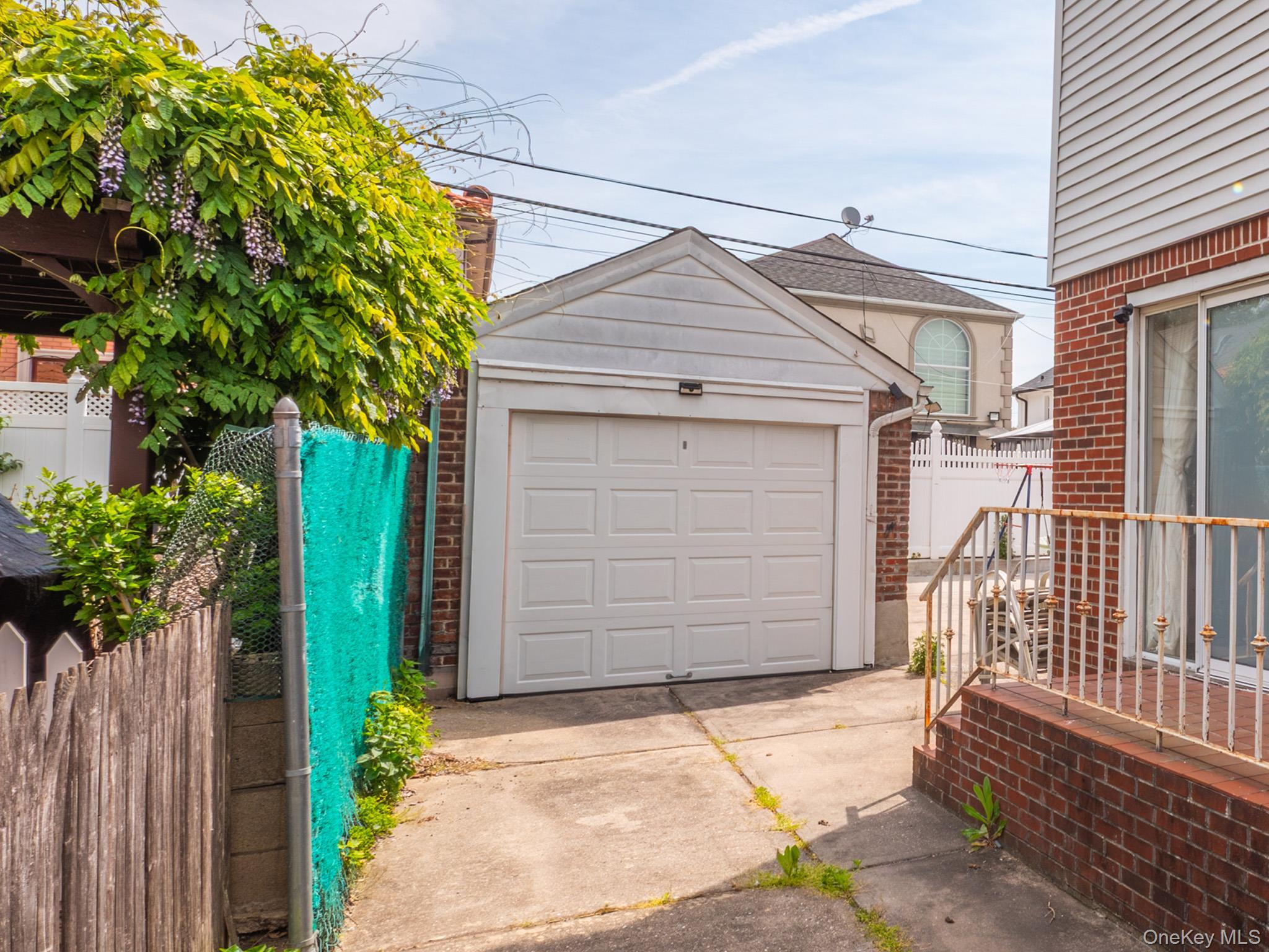 Single Family 180th Street Queens, NY 11366, MLS-1000409-40