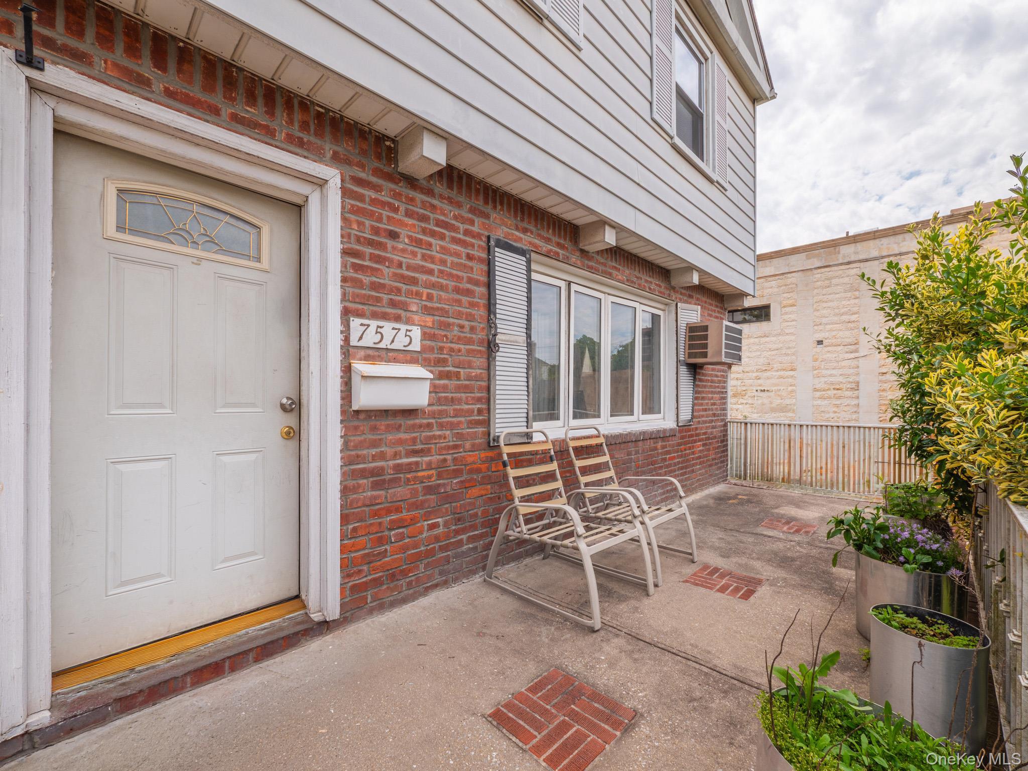 Single Family 180th Street Queens, NY 11366, MLS-1000409-5