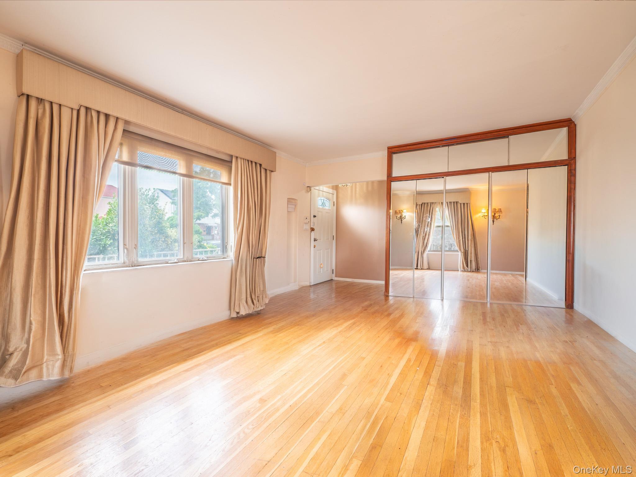 Single Family 180th Street Queens, NY 11366, MLS-1000409-7