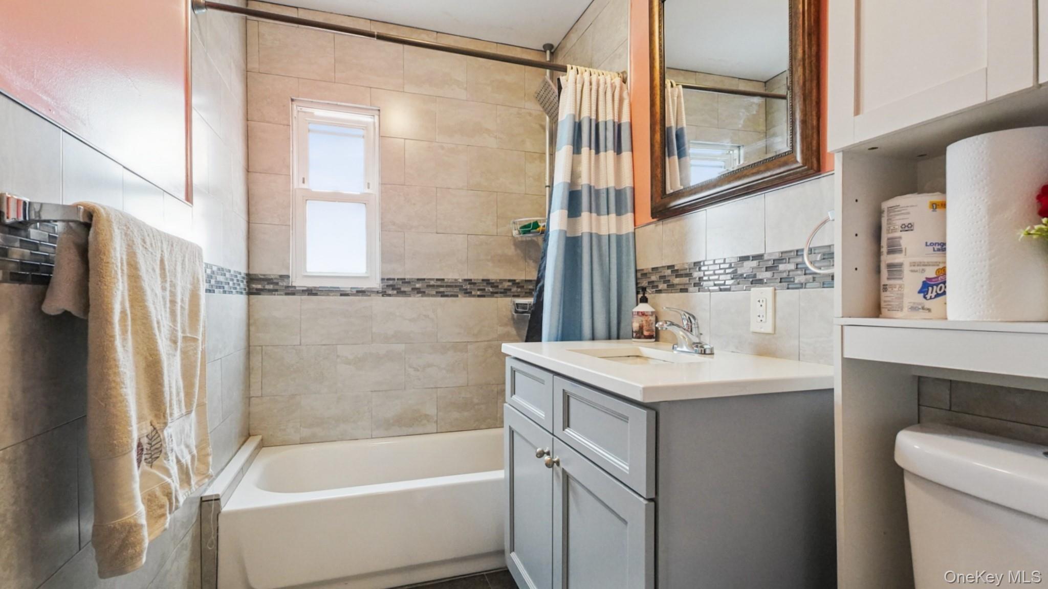 Single Family Hone Bronx, NY 10469, MLS-1000472-10