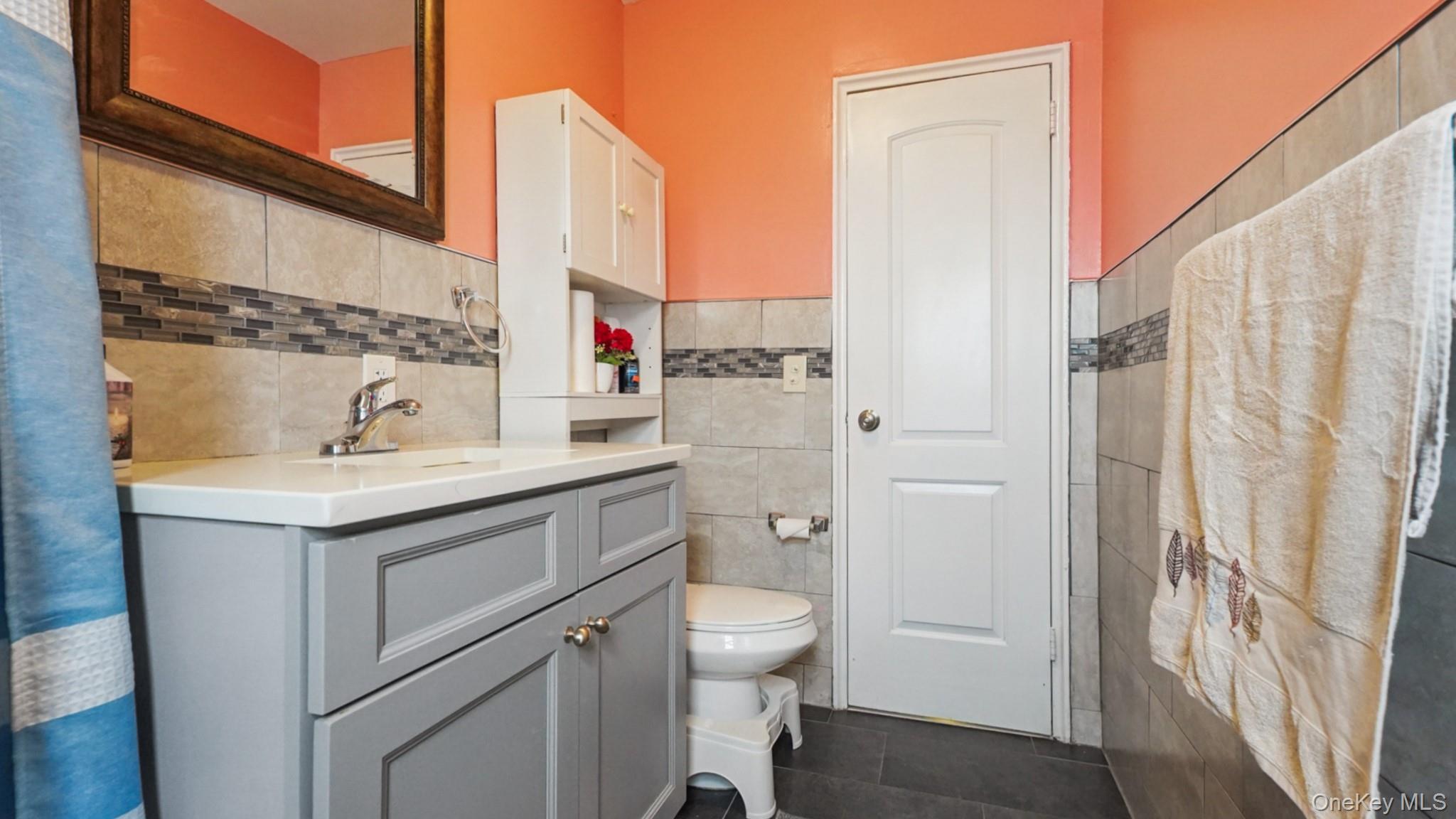 Single Family Hone Bronx, NY 10469, MLS-1000472-11