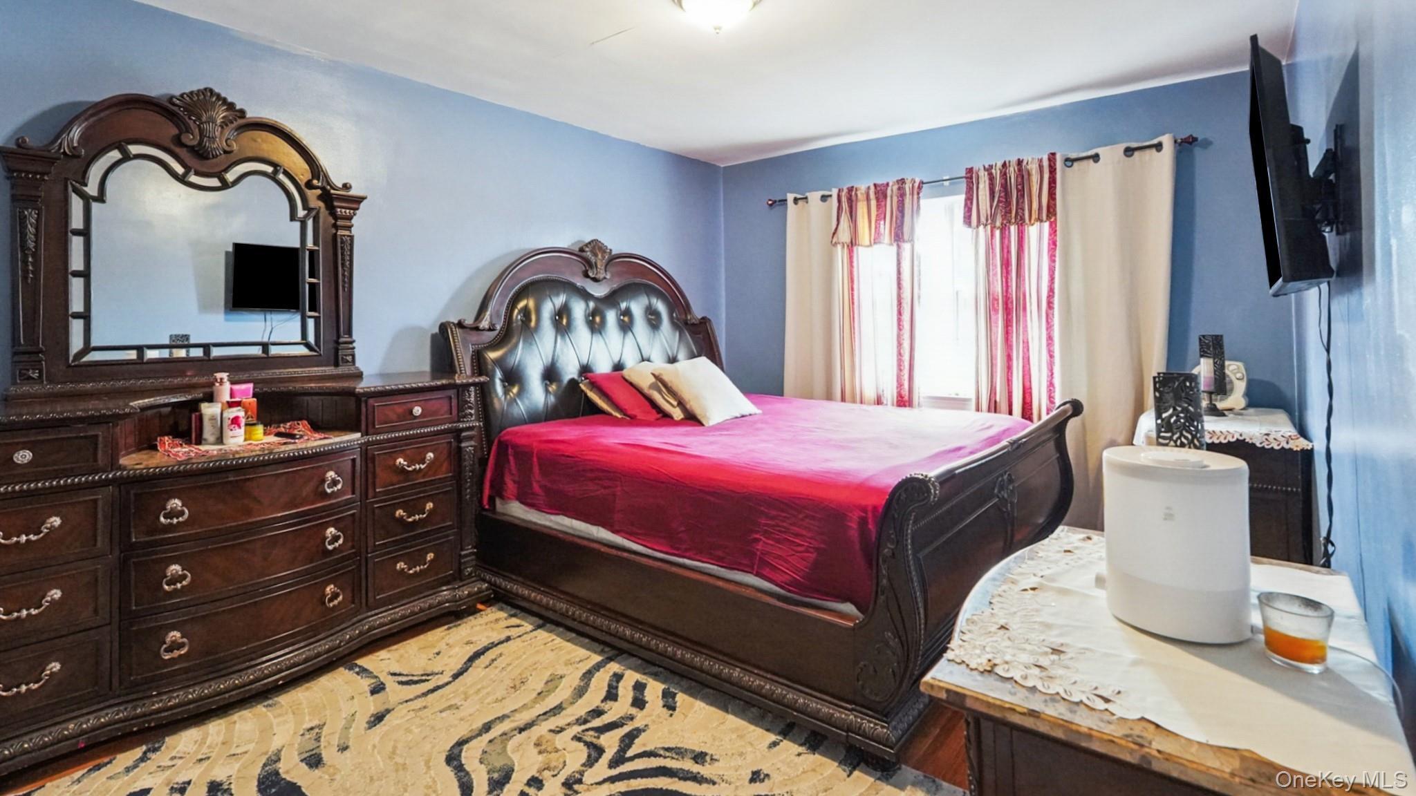 Single Family Hone Bronx, NY 10469, MLS-1000472-13