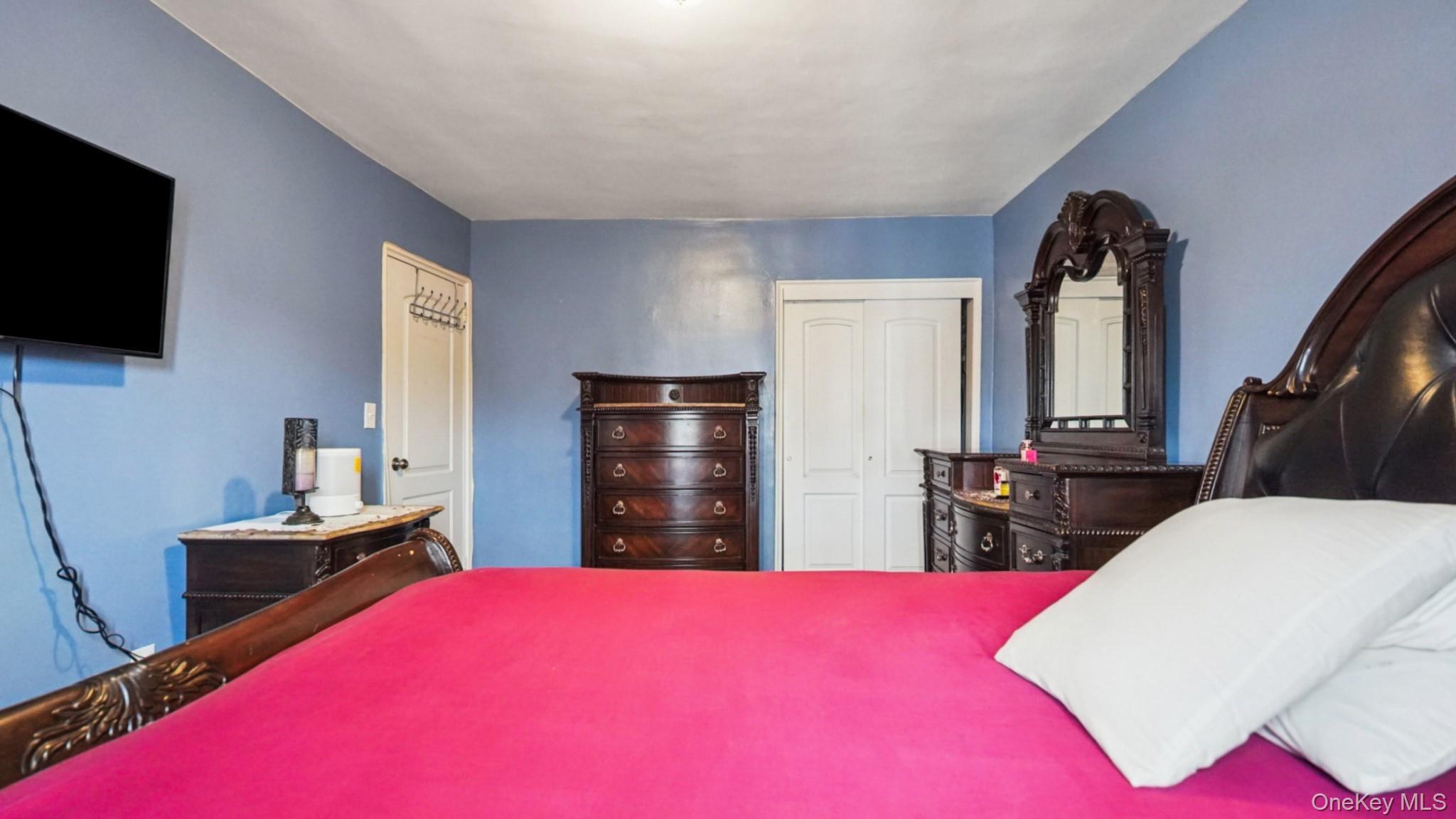 Single Family Hone Bronx, NY 10469, MLS-1000472-15