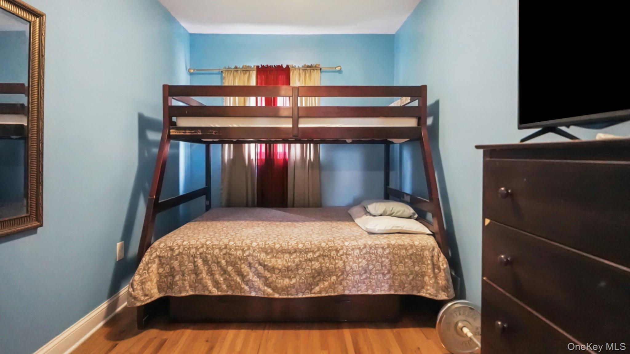 Single Family Hone Bronx, NY 10469, MLS-1000472-18