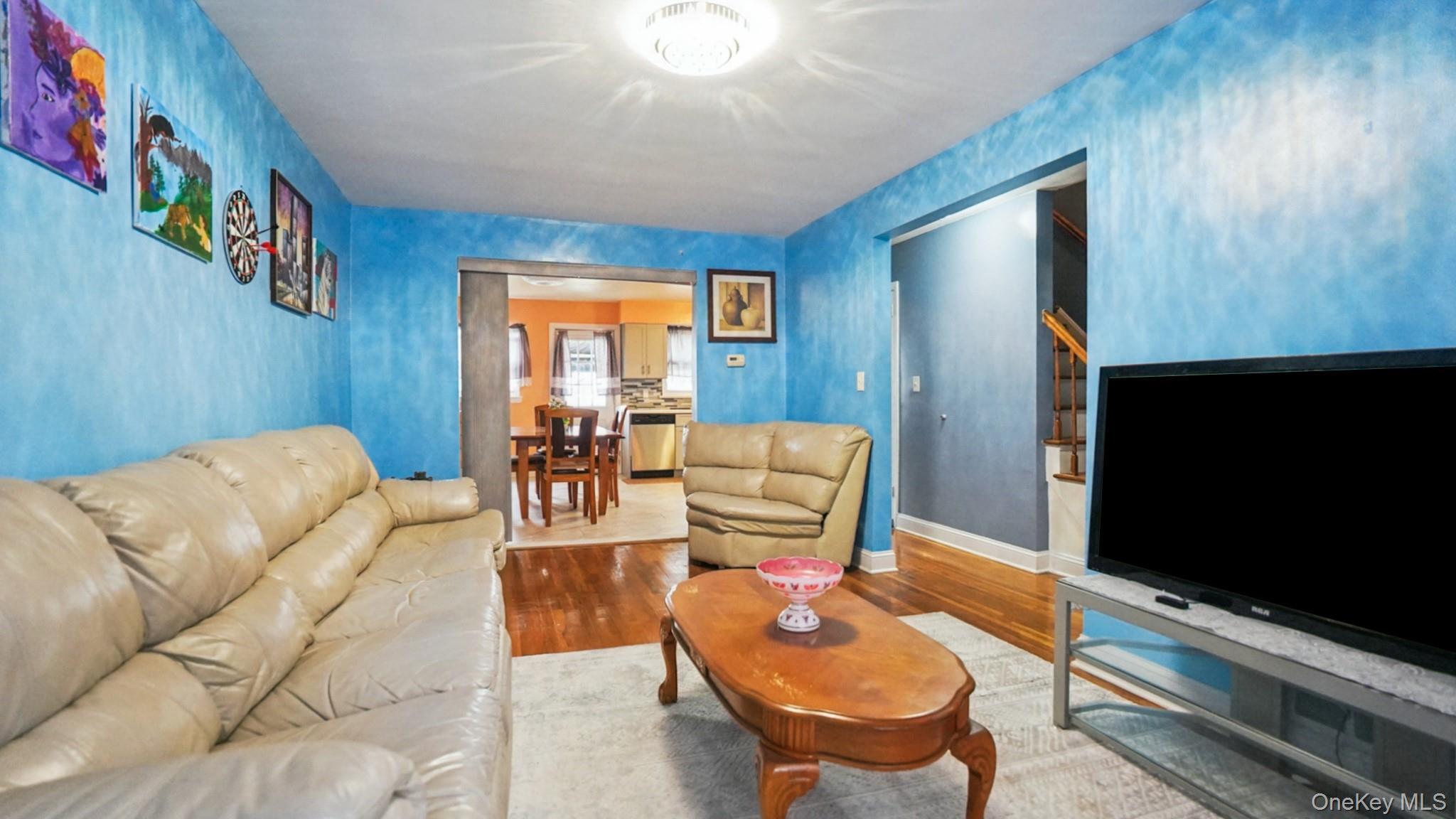Single Family Hone Bronx, NY 10469, MLS-1000472-23