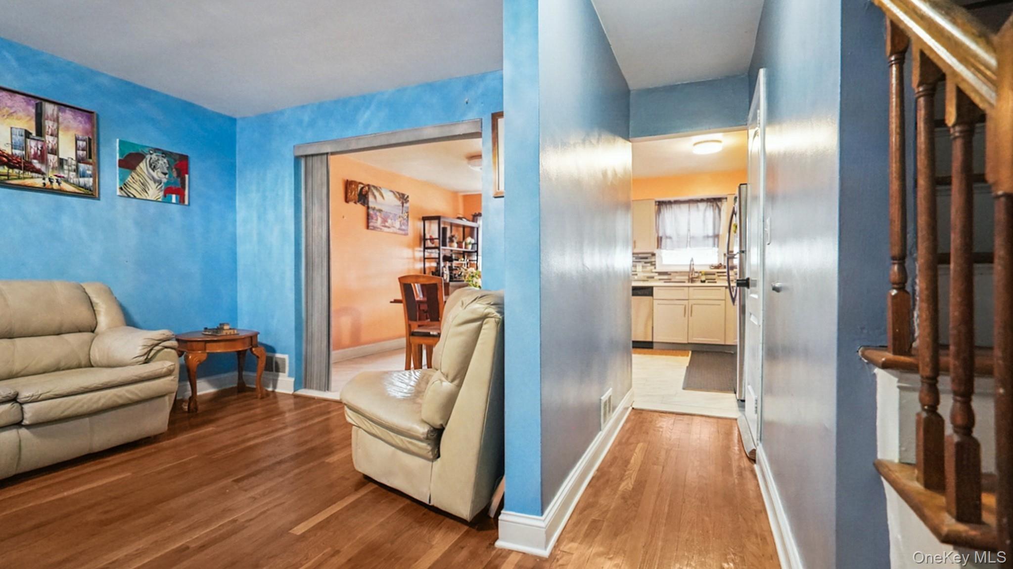 Single Family Hone Bronx, NY 10469, MLS-1000472-25