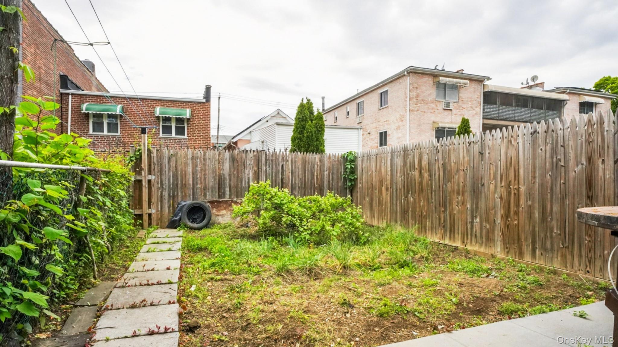Single Family Hone Bronx, NY 10469, MLS-1000472-27