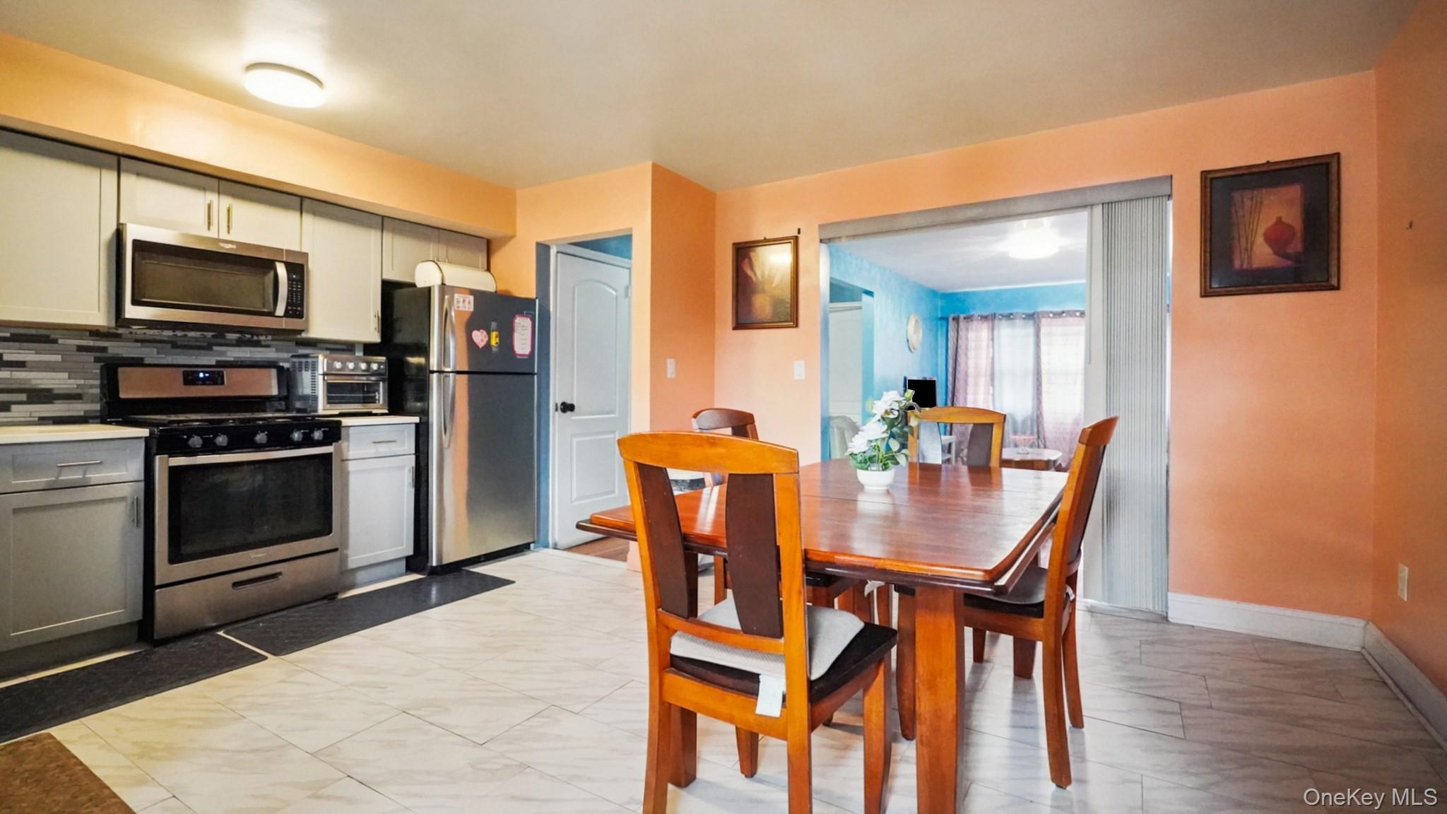 Single Family Hone Bronx, NY 10469, MLS-1000472-31