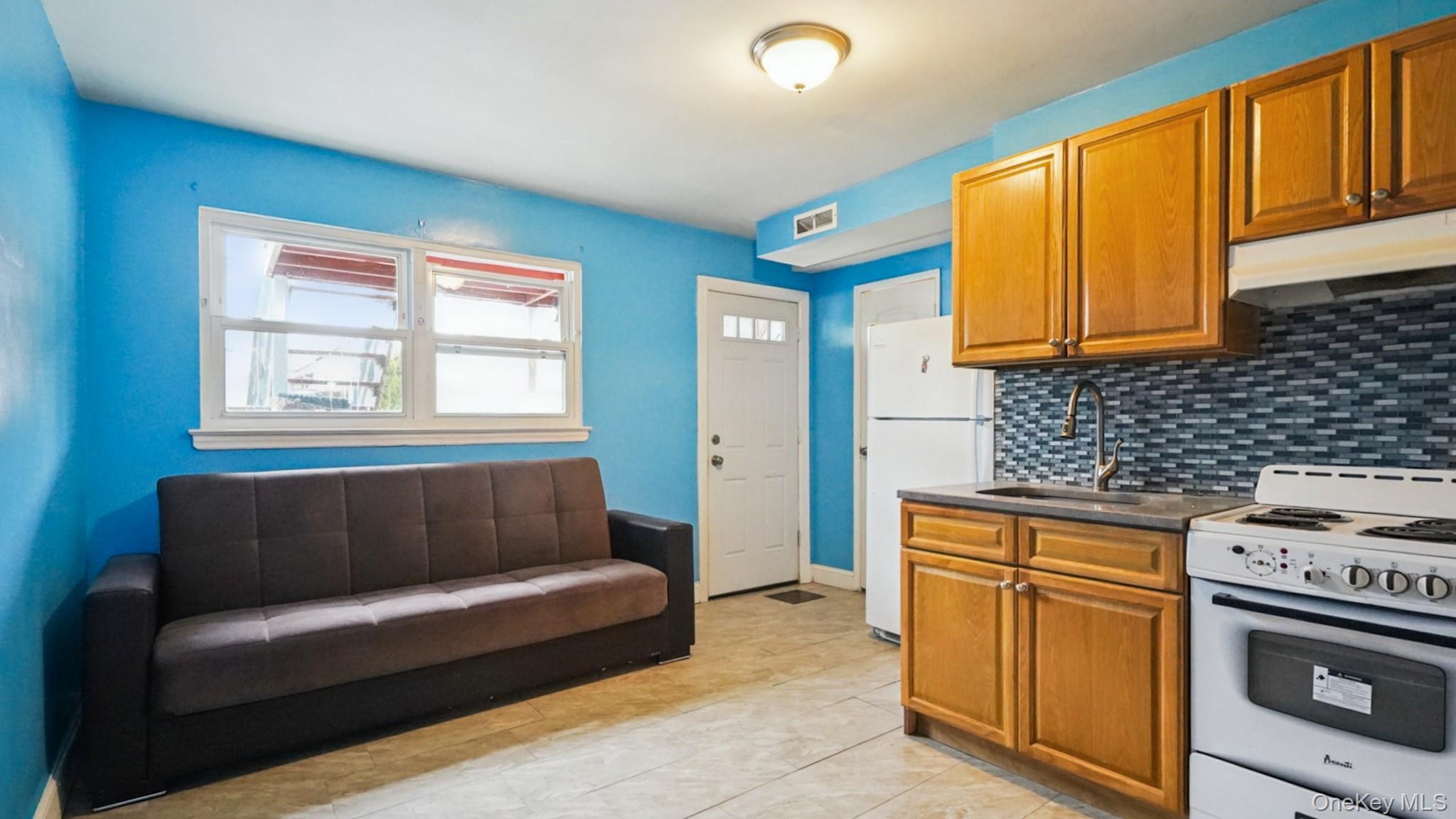 Single Family Hone Bronx, NY 10469, MLS-1000472-32