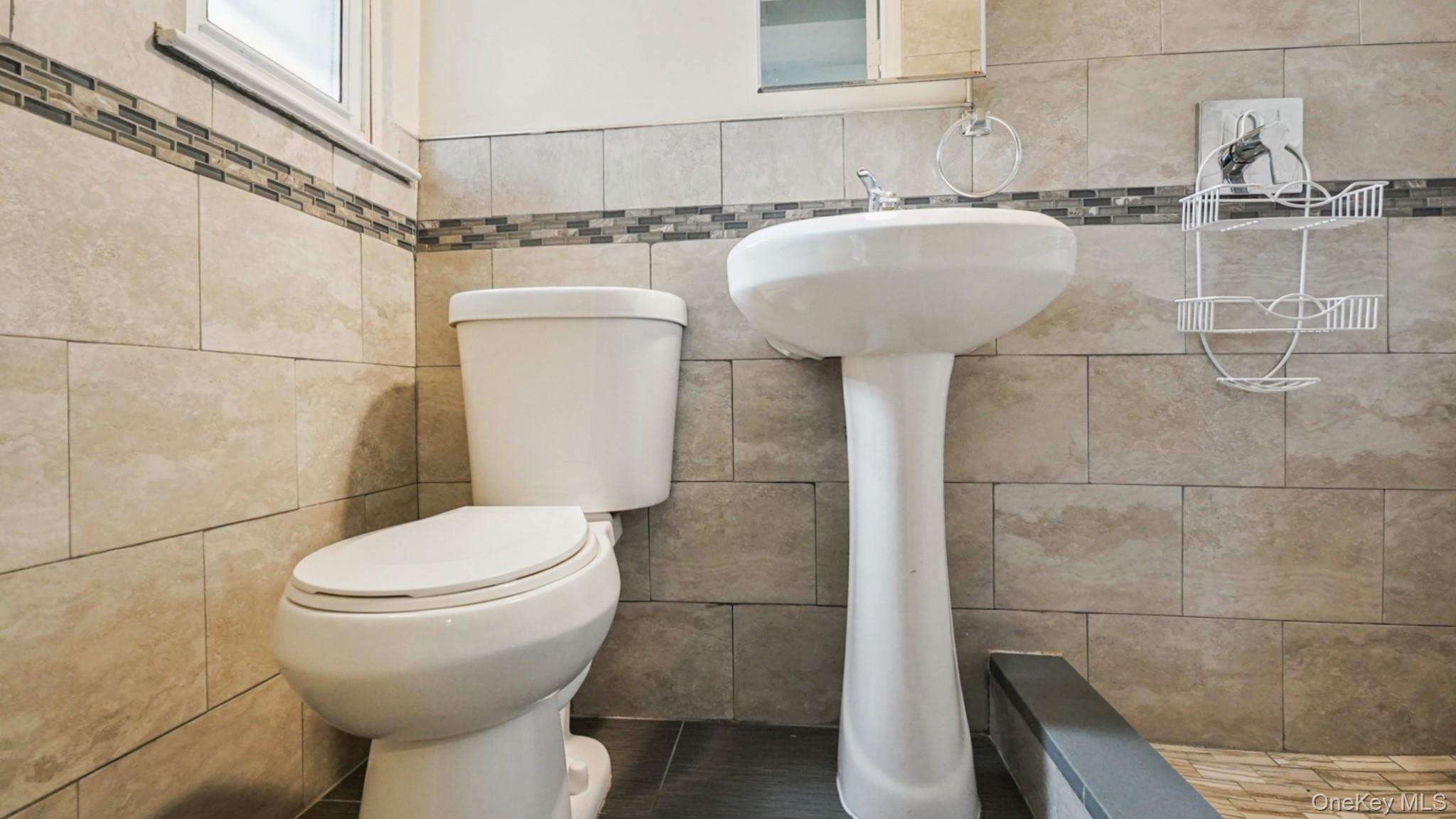 Single Family Hone  Bronx, NY 10469, MLS-1000472-36