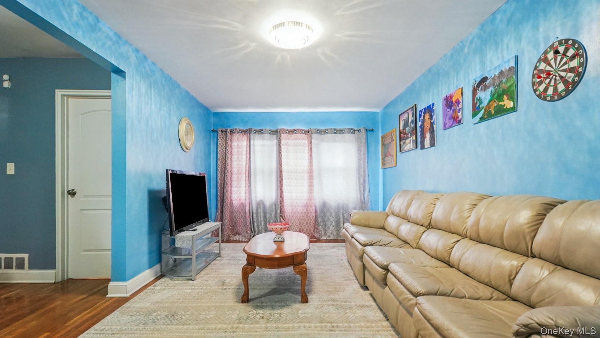 Single Family Hone Bronx, NY 10469, MLS-1000472-8