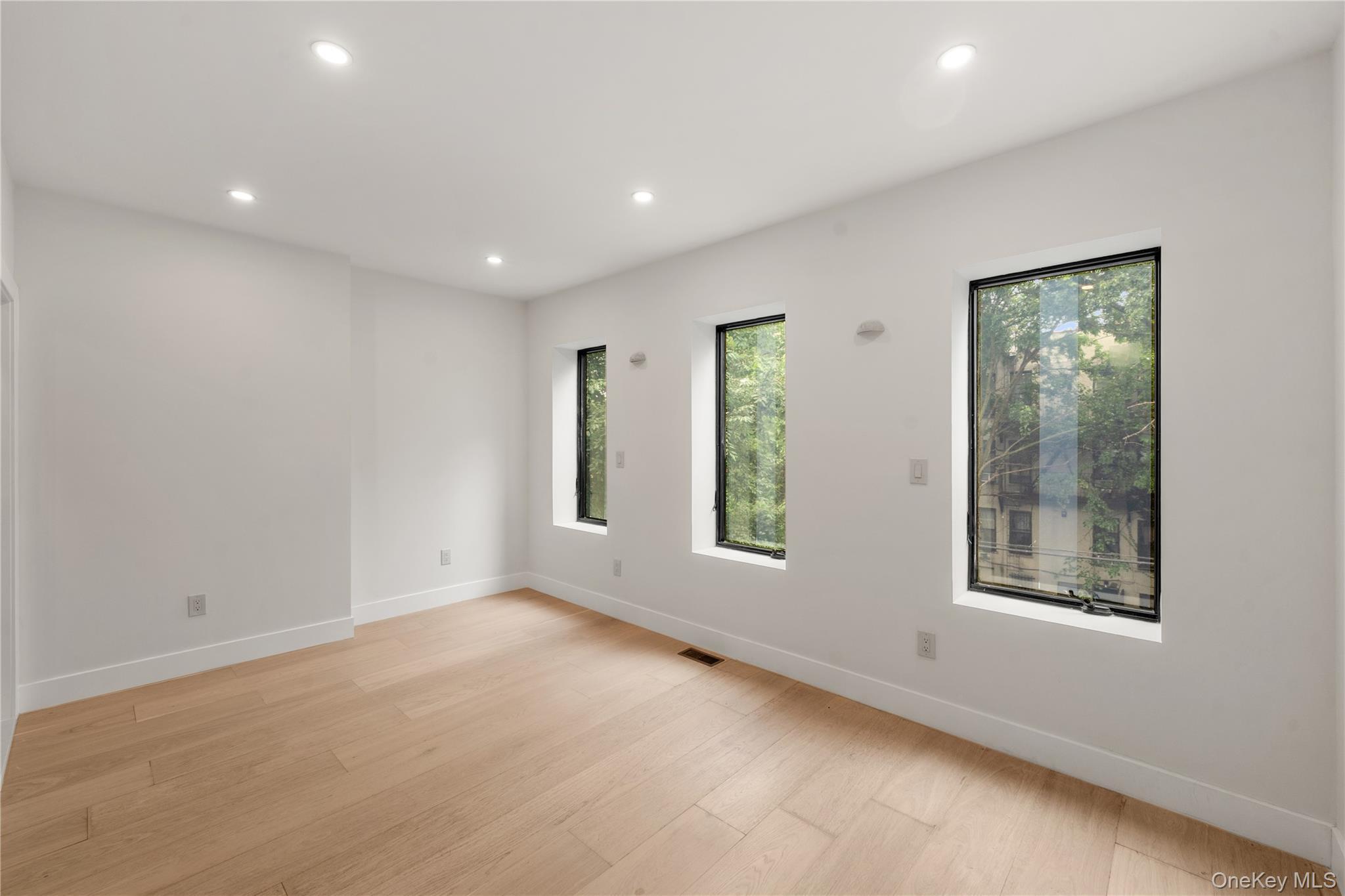 Single Family Bainbridge Street Brooklyn, NY 11233, MLS-1000499-25