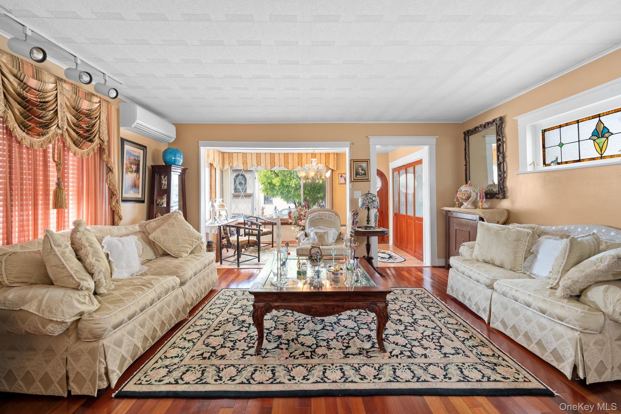 Single Family 101st Queens, NY 11414, MLS-1000564-25