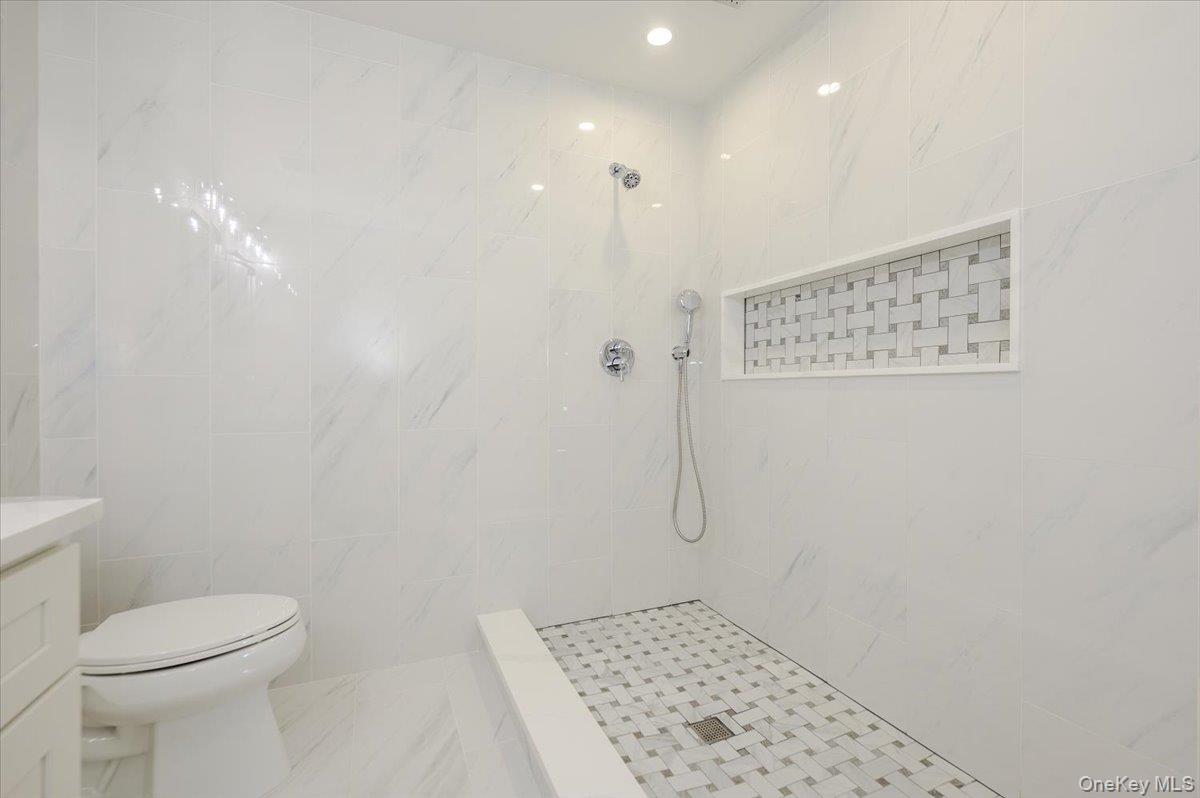 Single Family Barbara Court Nassau County, NY 11710, MLS-1000595-10