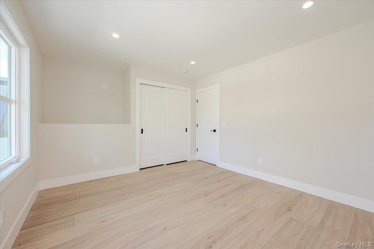 Single Family Barbara Court Nassau County, NY 11710, MLS-1000595-11