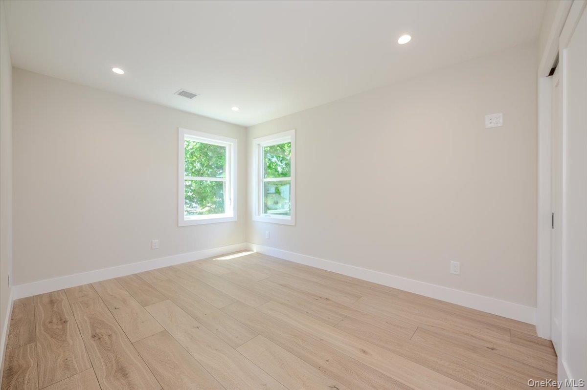 Single Family Barbara Court Nassau County, NY 11710, MLS-1000595-12