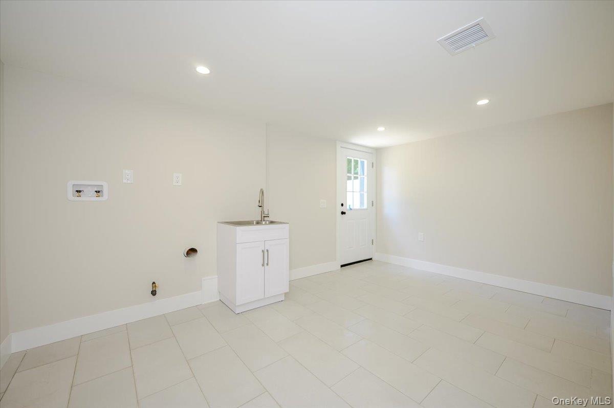 Single Family Barbara Court Nassau County, NY 11710, MLS-1000595-15