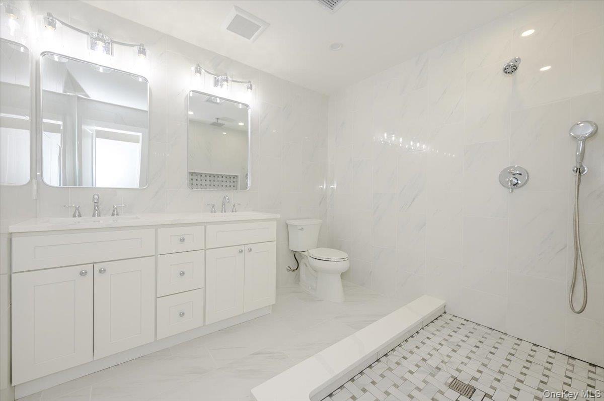 Single Family Barbara Court Nassau County, NY 11710, MLS-1000595-9