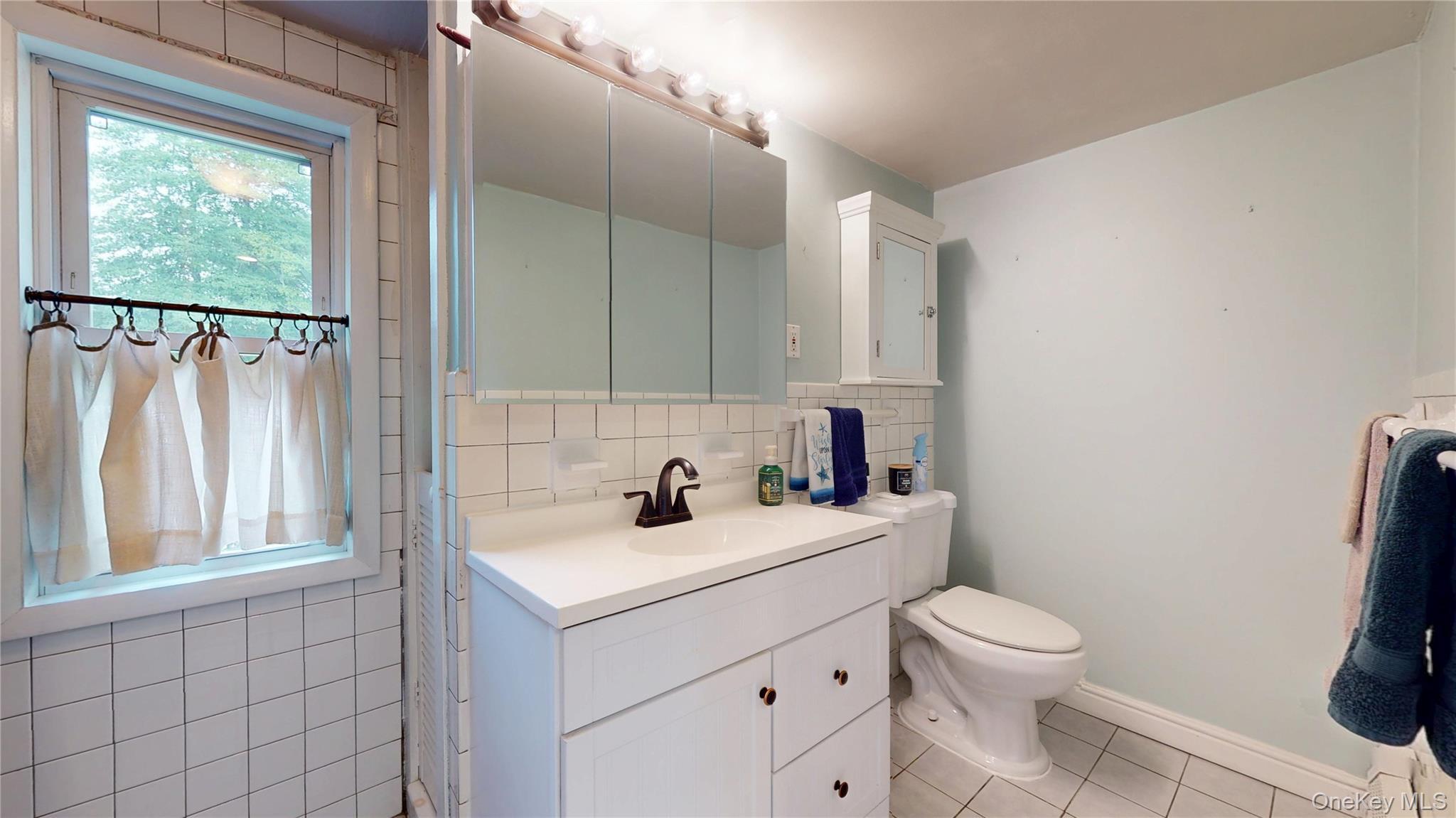 Single Family Summit Boulevard Suffolk County, NY 11977, MLS-1000601-10